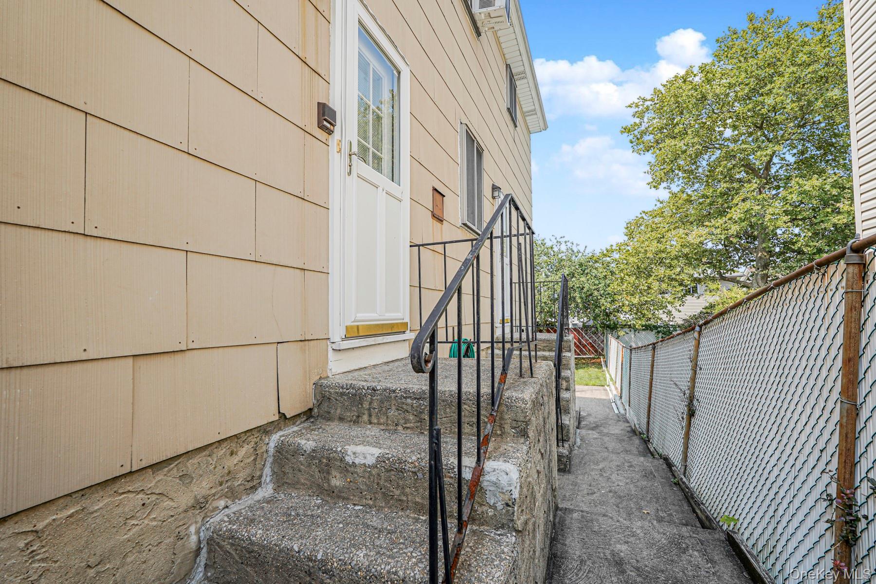 41 Middle Loop Road, Staten Island, NY 10308