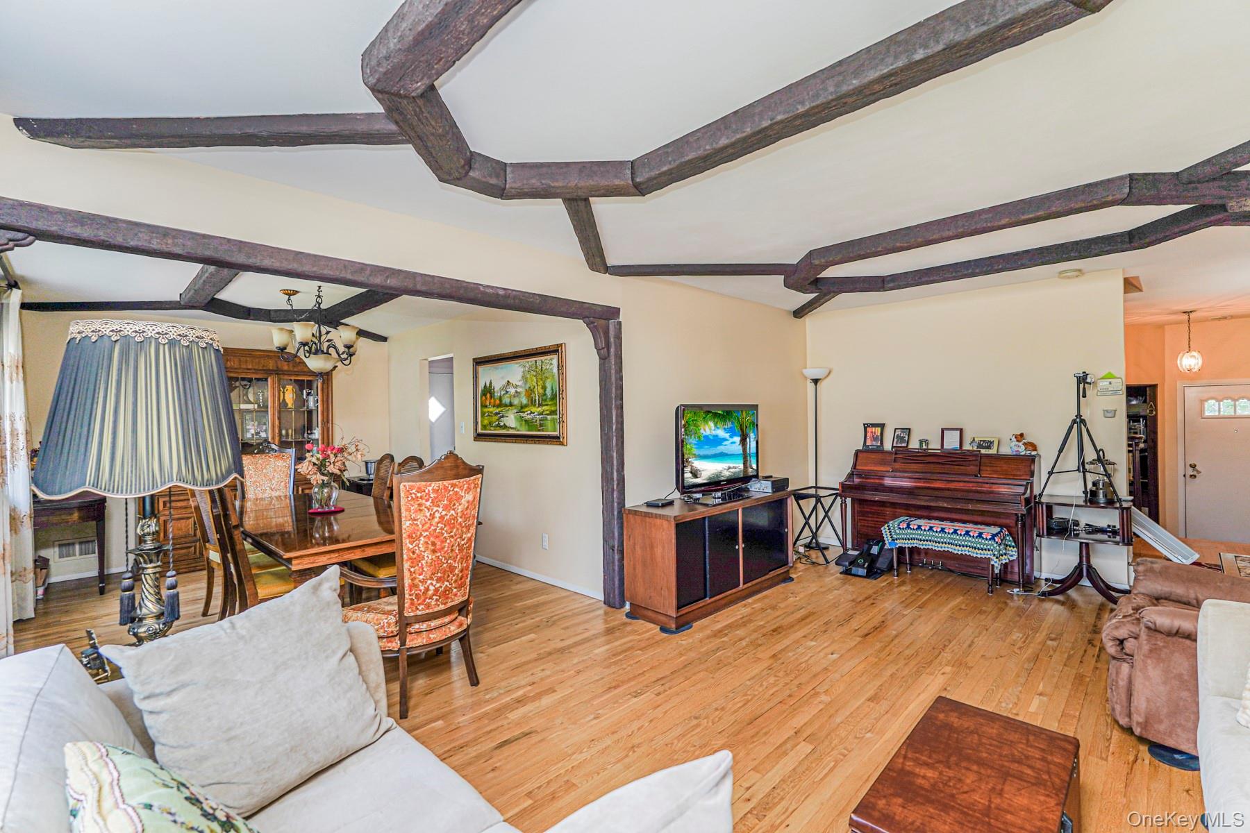 41 Middle Loop Road, Staten Island, NY 10308