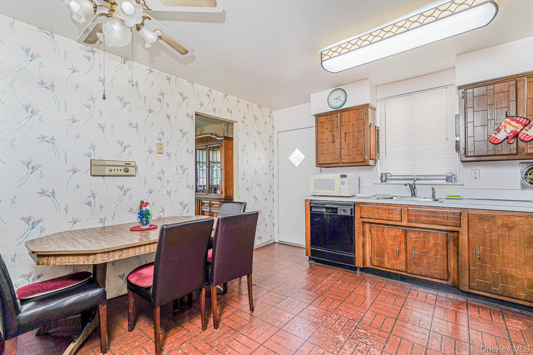 41 Middle Loop Road, Staten Island, NY 10308