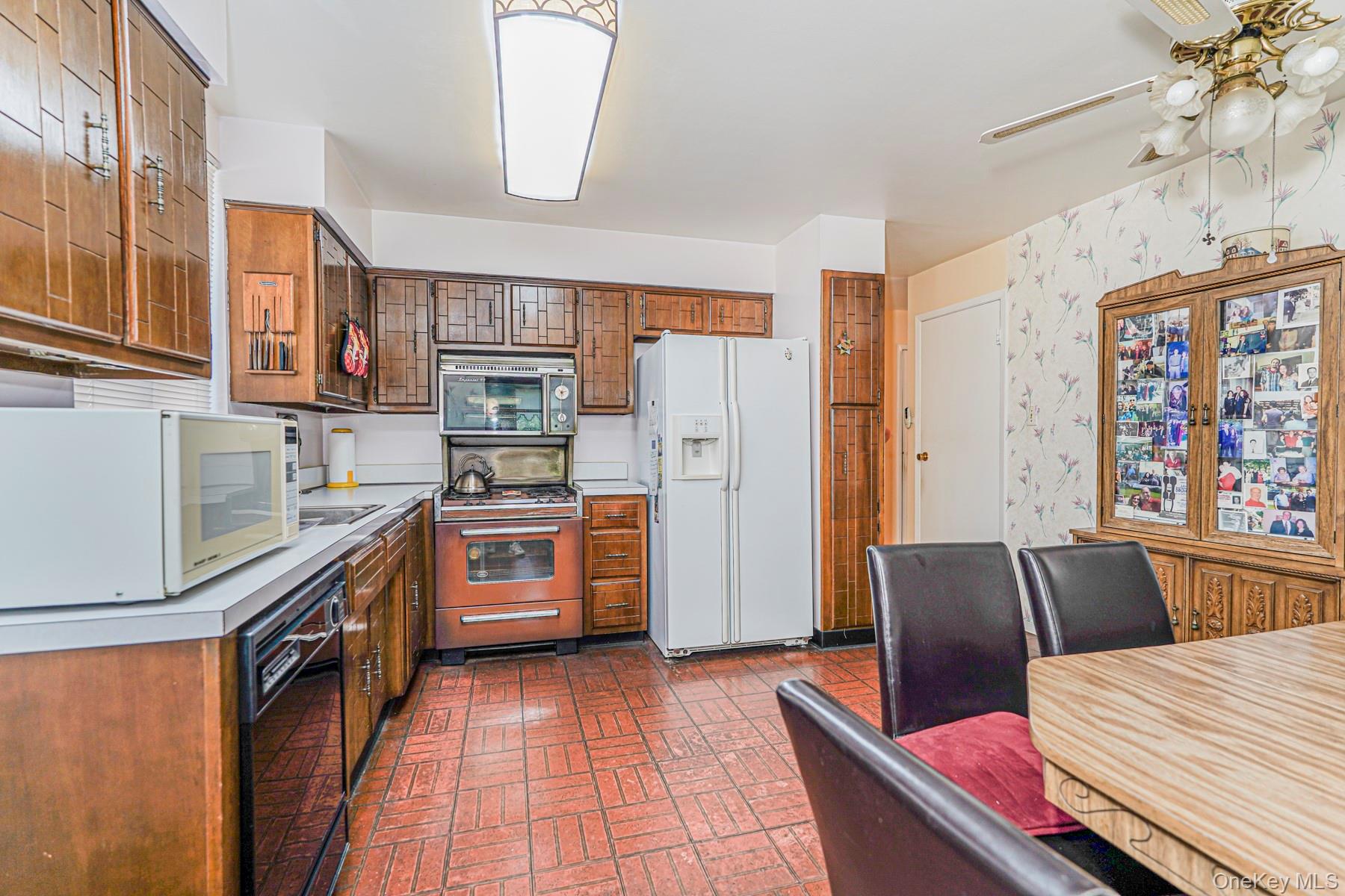 41 Middle Loop Road, Staten Island, NY 10308