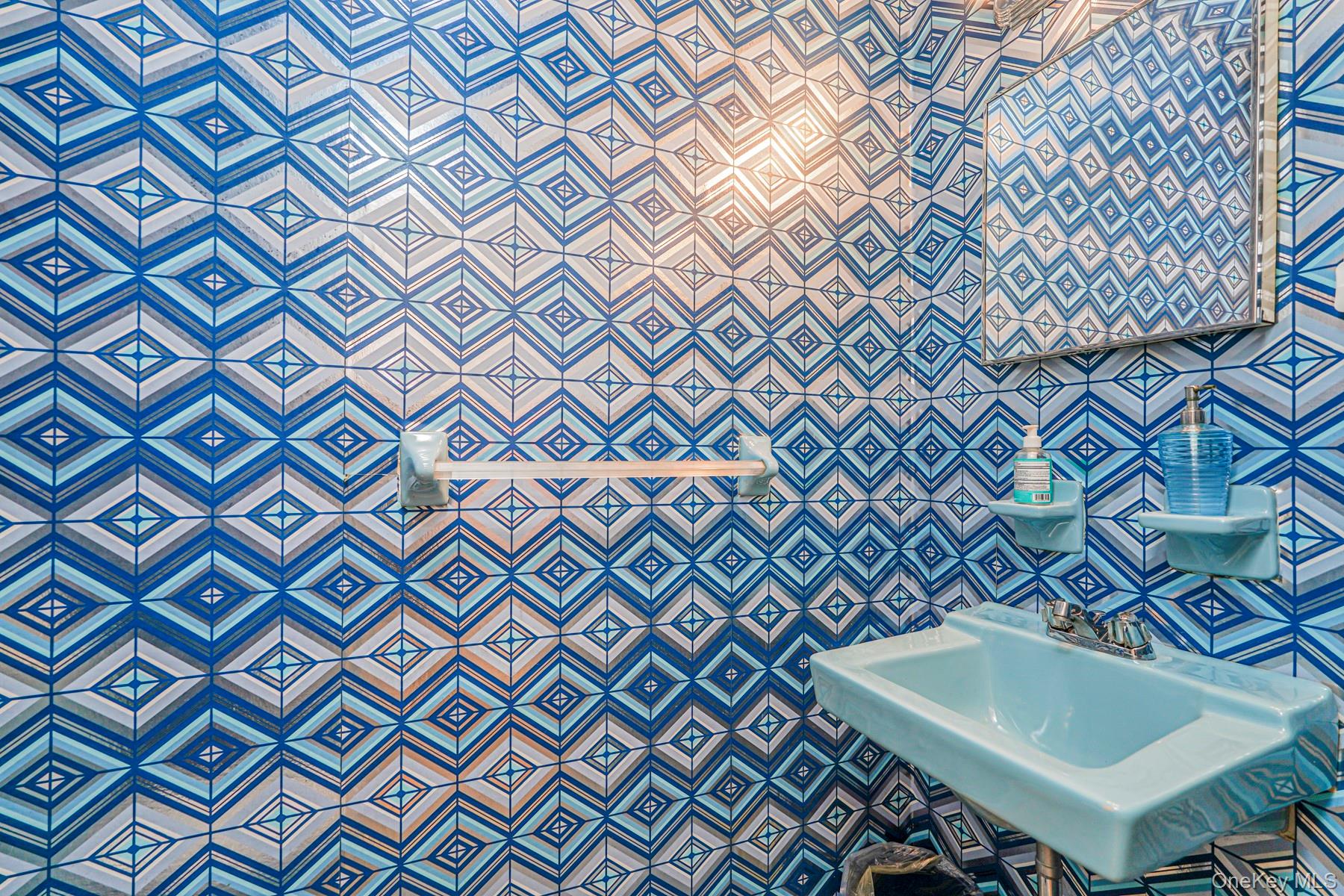 41 Middle Loop Road, Staten Island, NY 10308