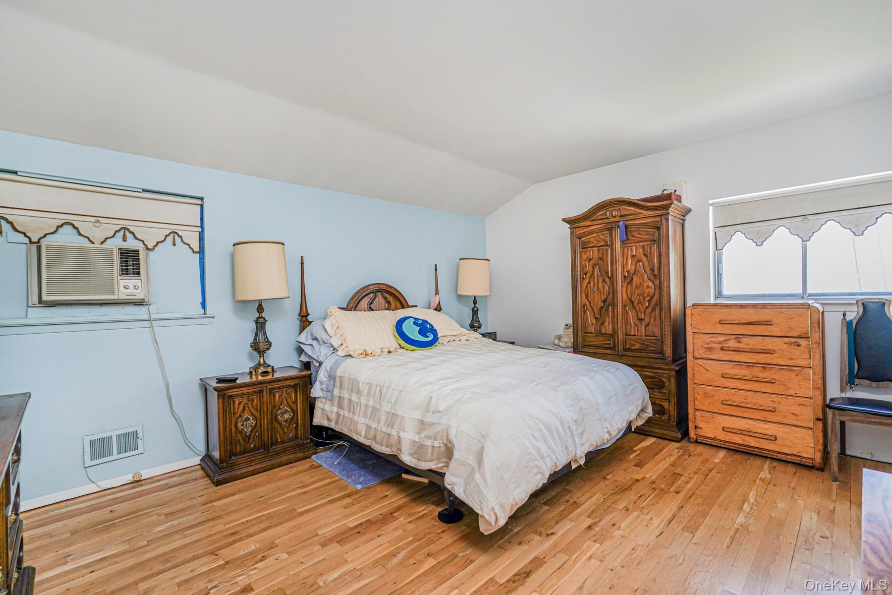 41 Middle Loop Road, Staten Island, NY 10308