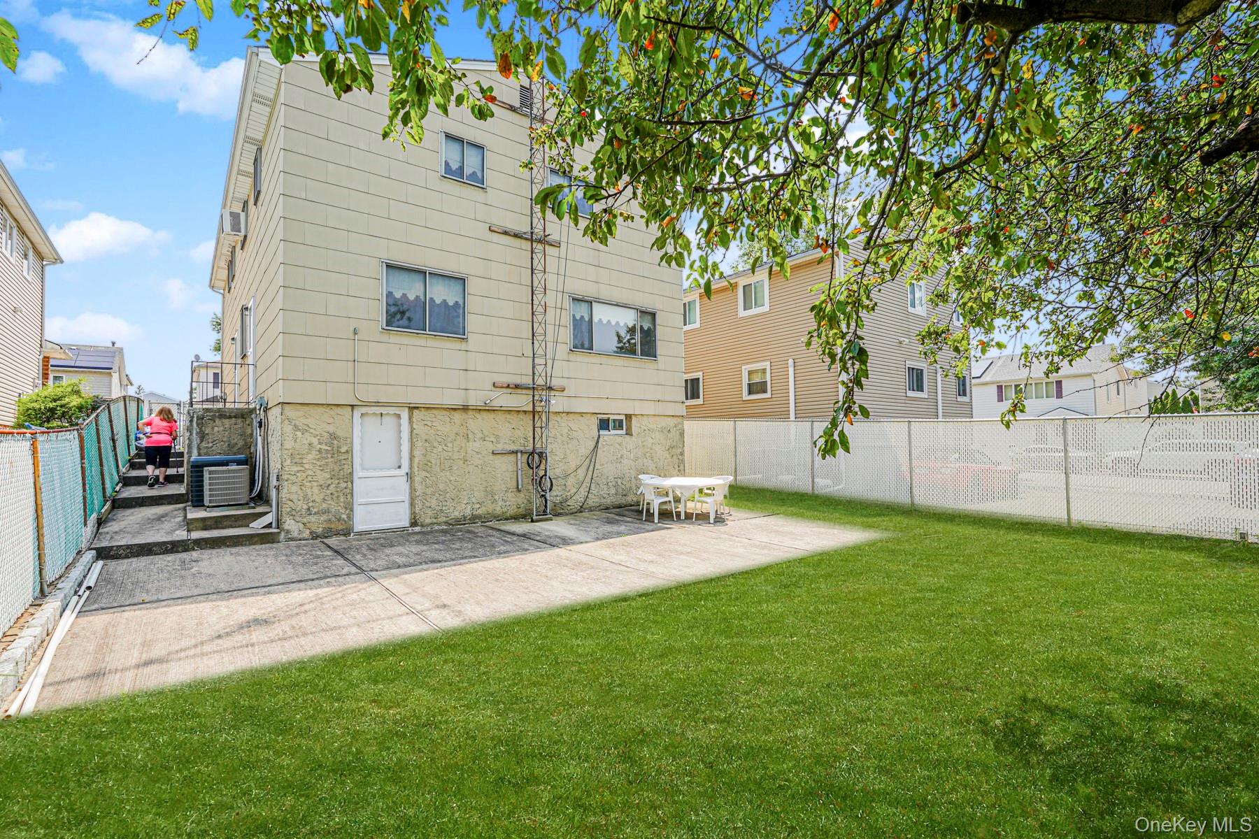 41 Middle Loop Road, Staten Island, NY 10308