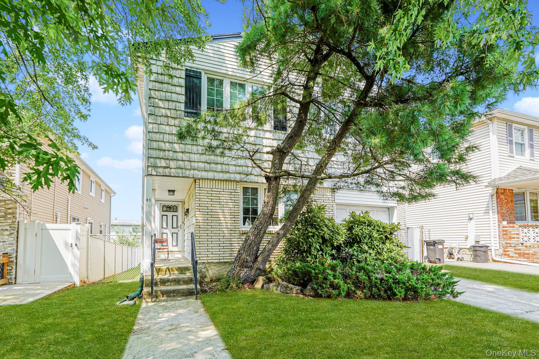 41 Middle Loop Road, Staten Island, NY 10308