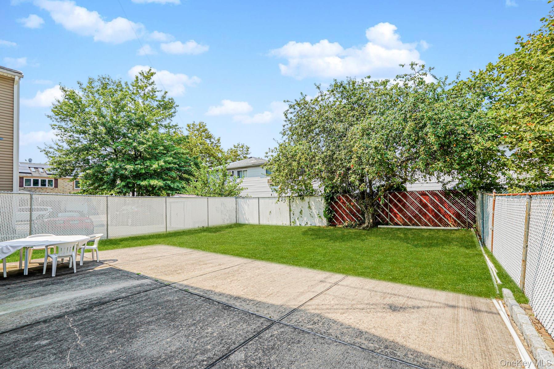 41 Middle Loop Road, Staten Island, NY 10308