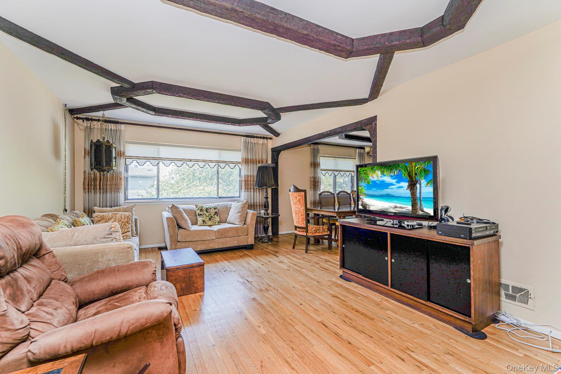 41 Middle Loop Road, Staten Island, NY 10308