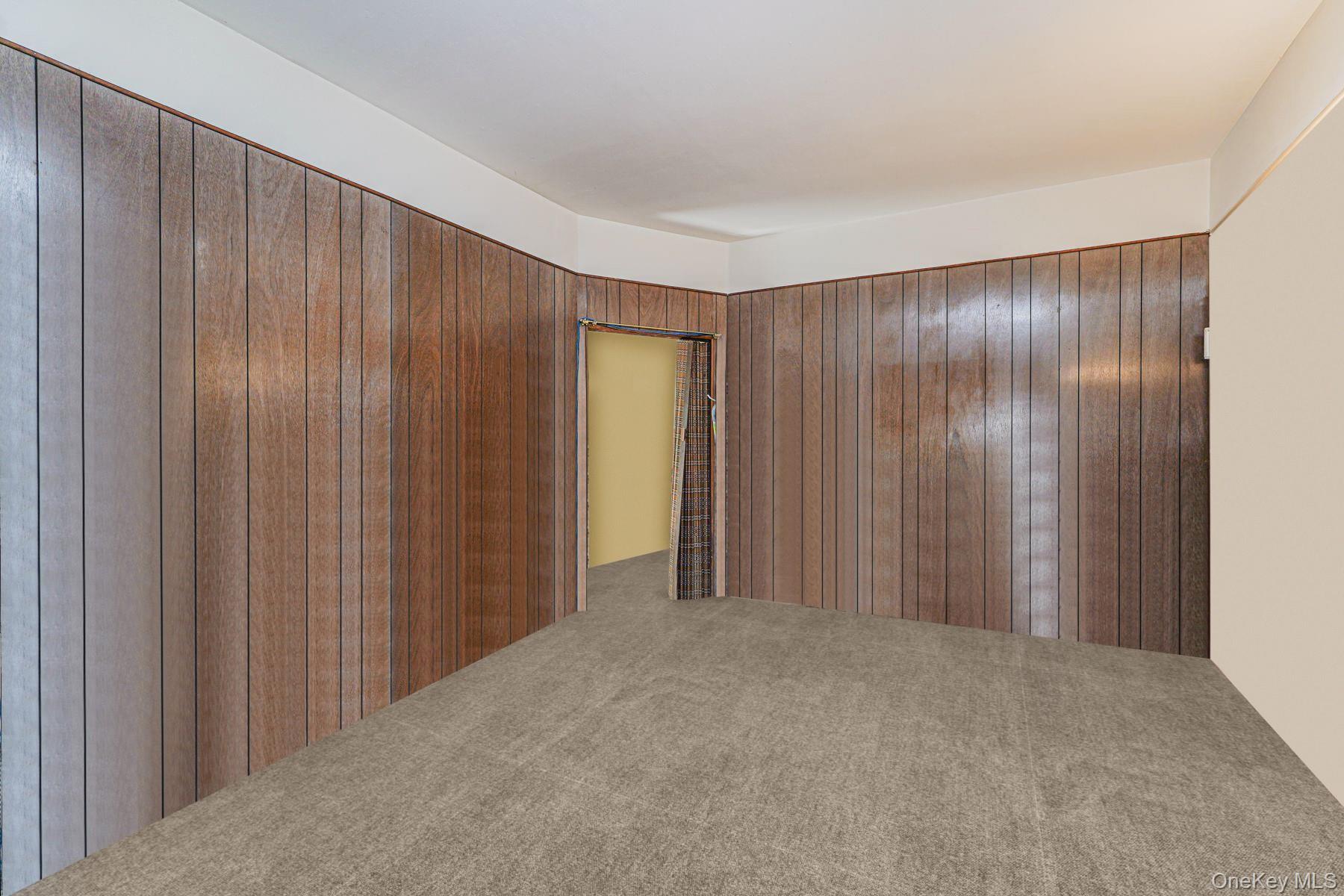 41 Middle Loop Road, Staten Island, NY 10308