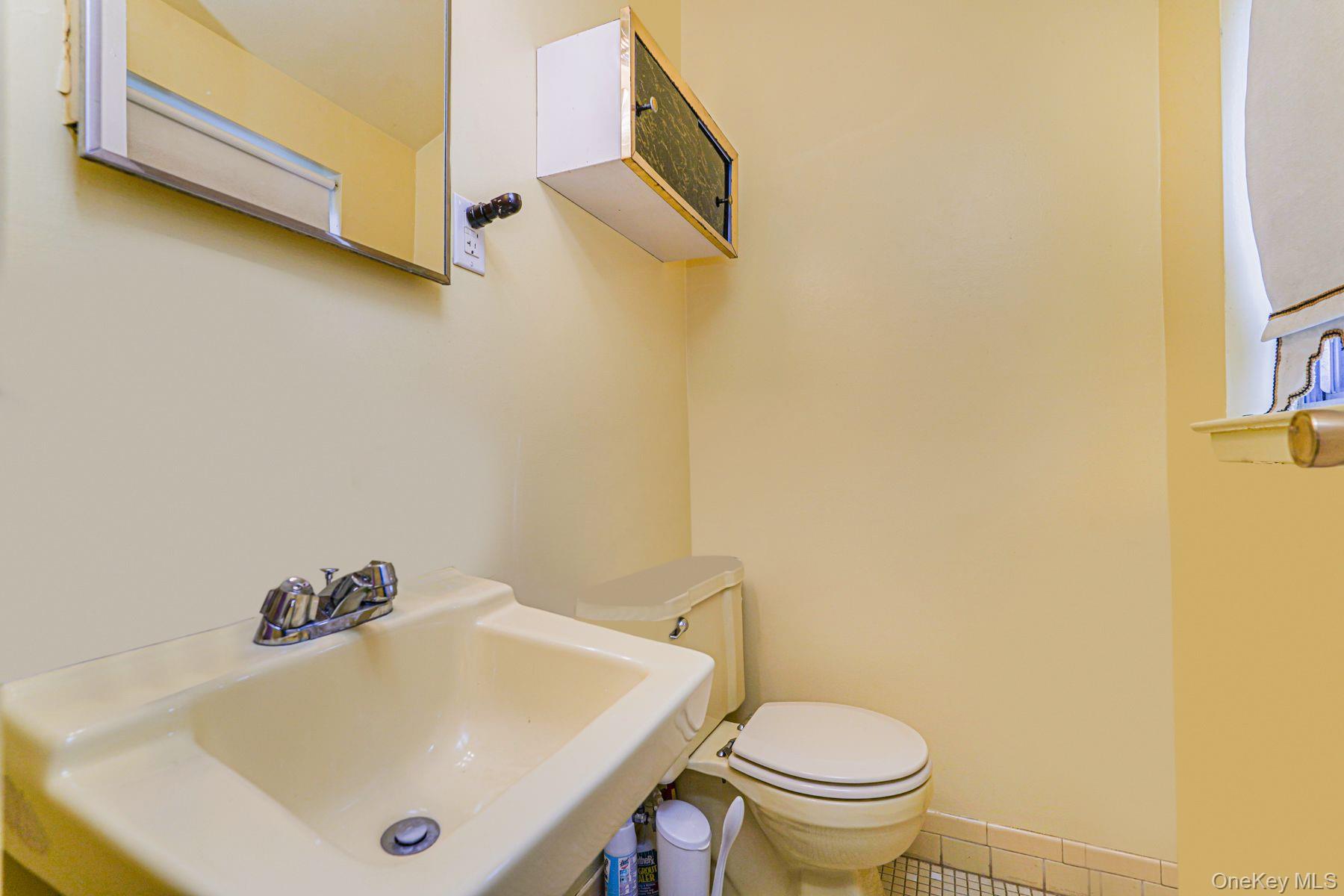 41 Middle Loop Road, Staten Island, NY 10308