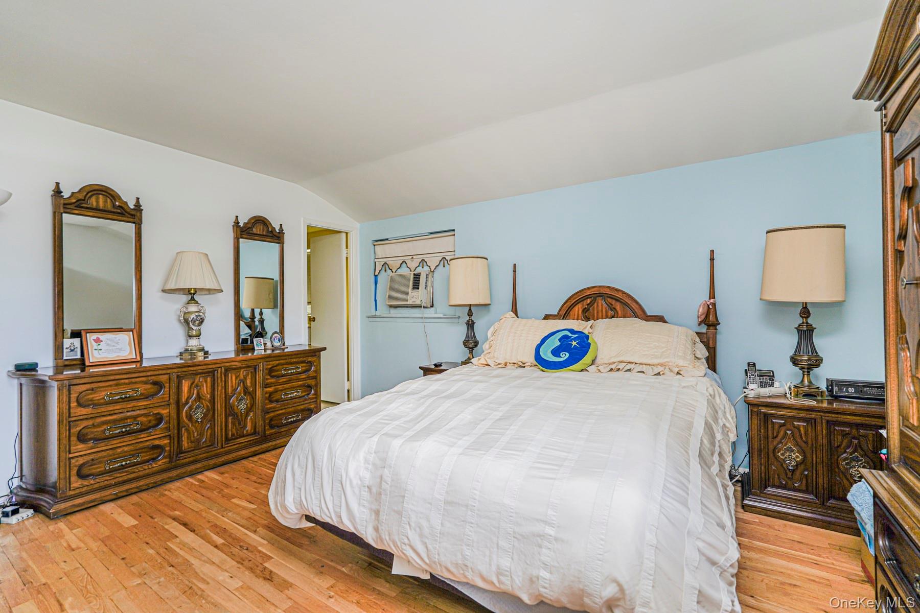 41 Middle Loop Road, Staten Island, NY 10308