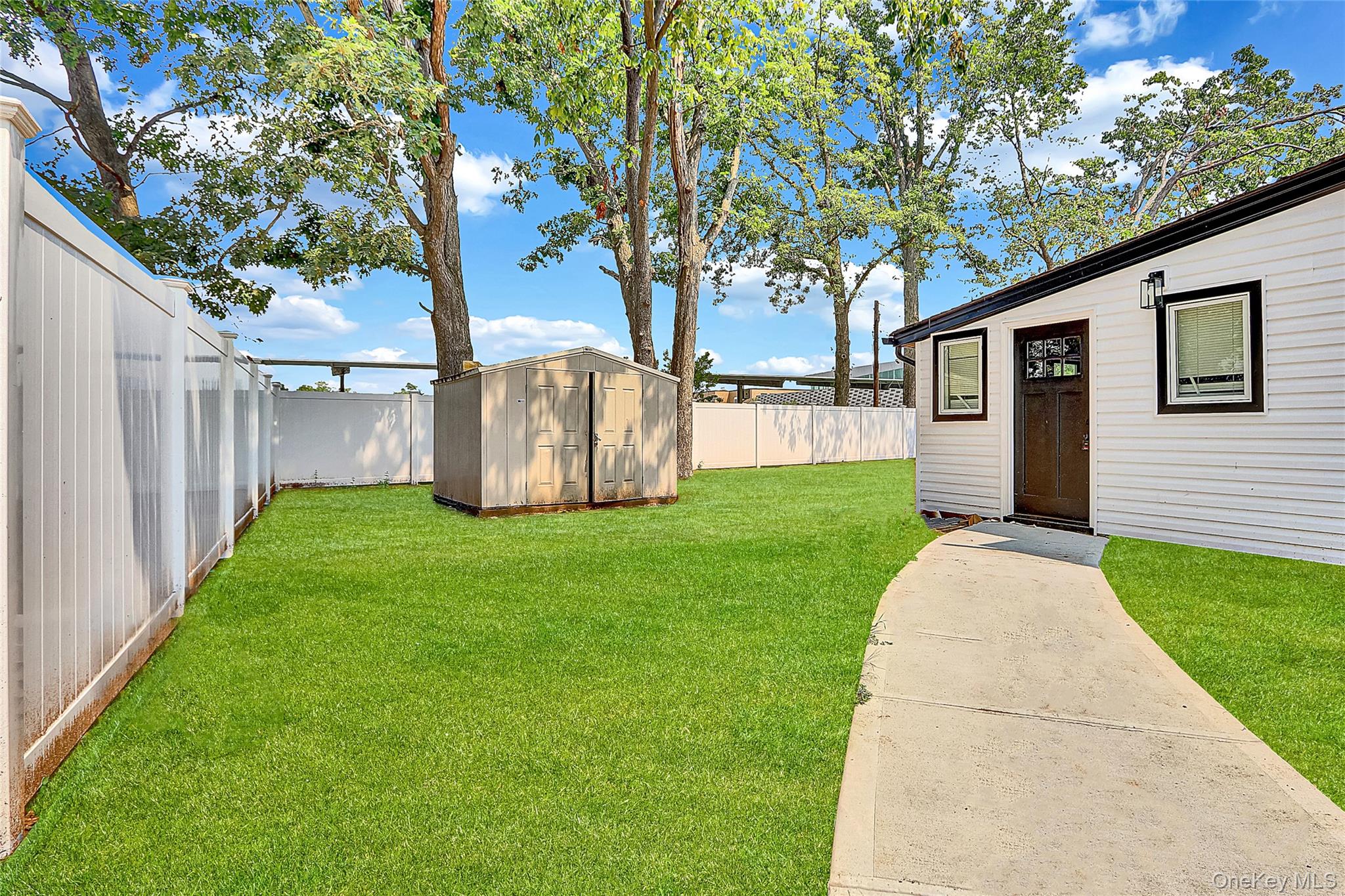 10 Hillman Place, Roosevelt, NY 11575