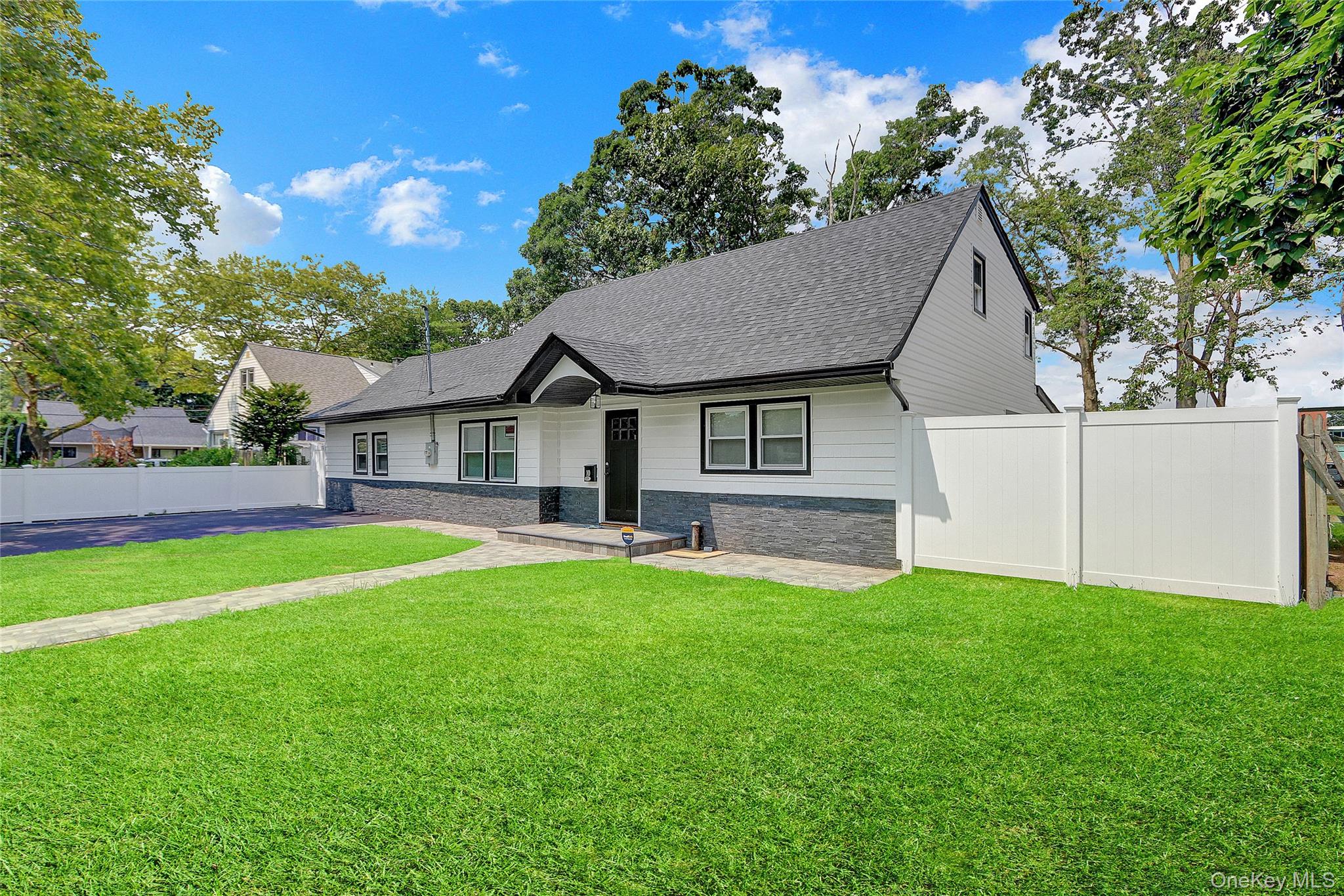 10 Hillman Place, Roosevelt, NY 11575