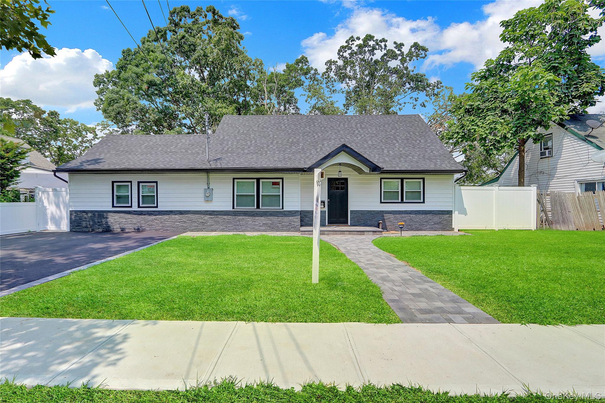 10 Hillman Place, Roosevelt, NY 11575