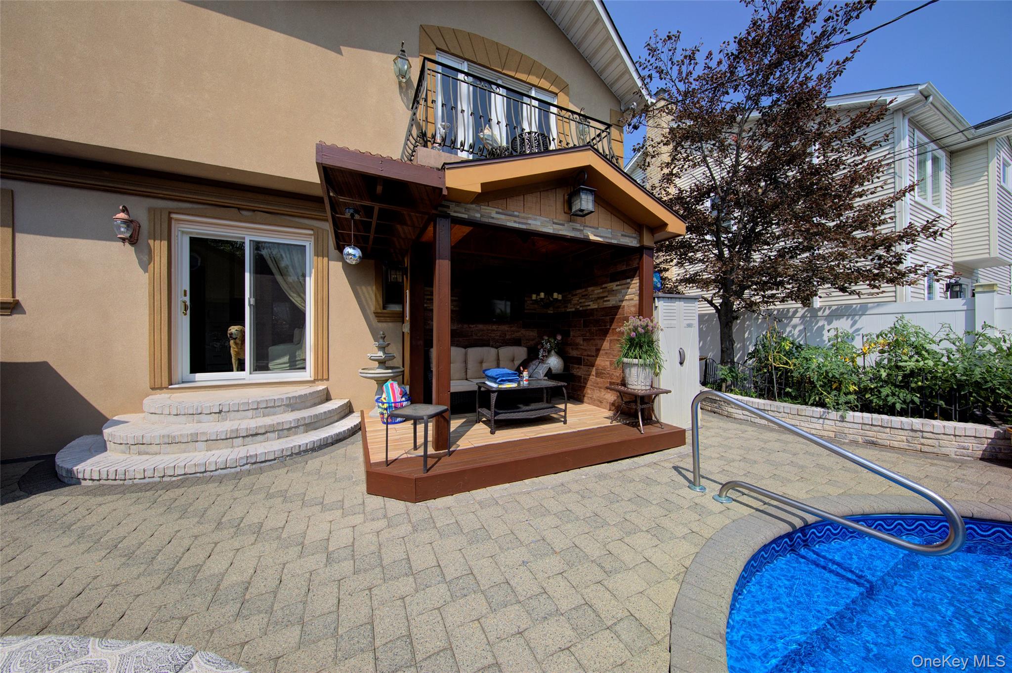 997 Glen Drive, Franklin Square, NY 11010