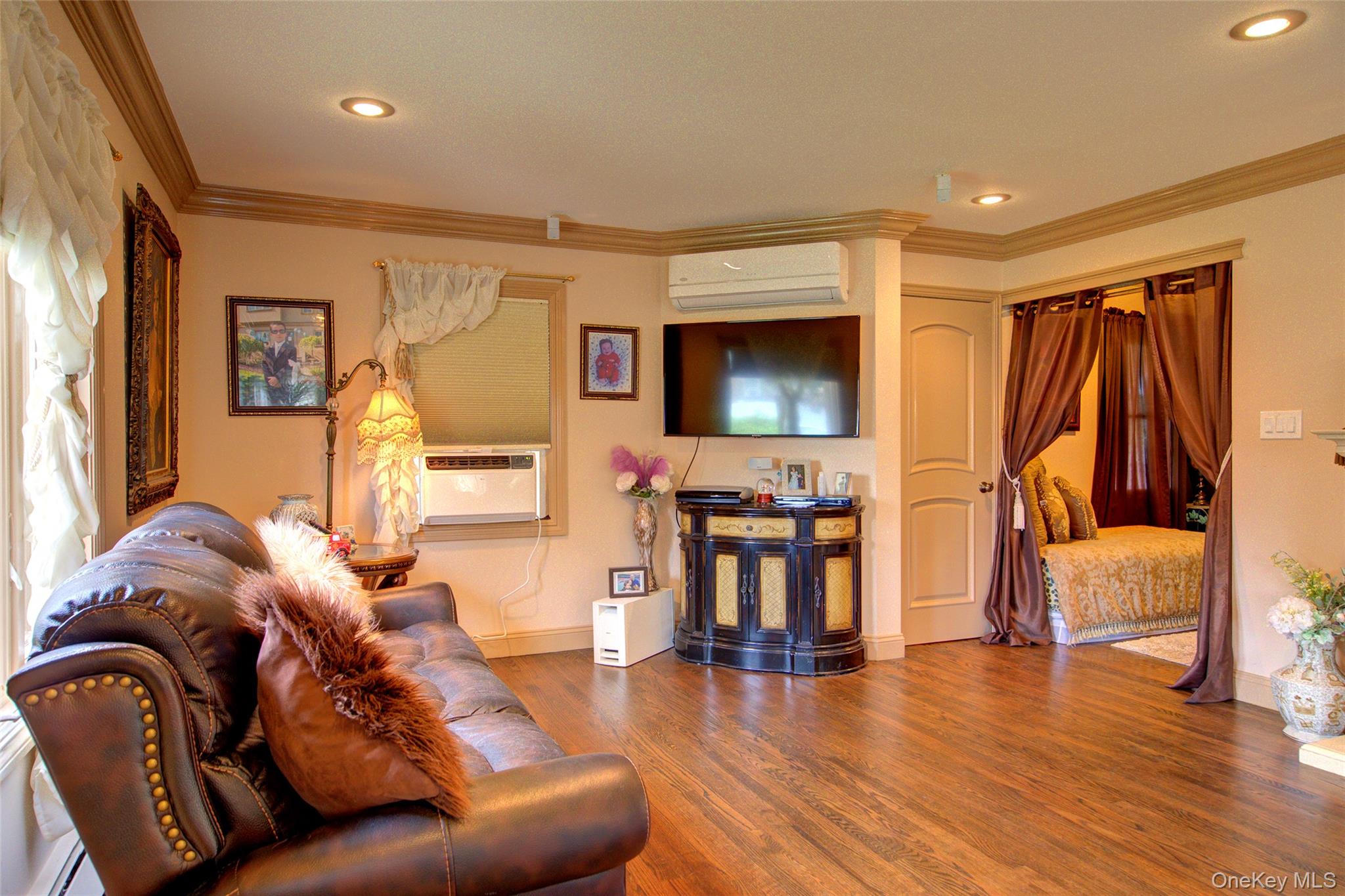 997 Glen Drive, Franklin Square, NY 11010