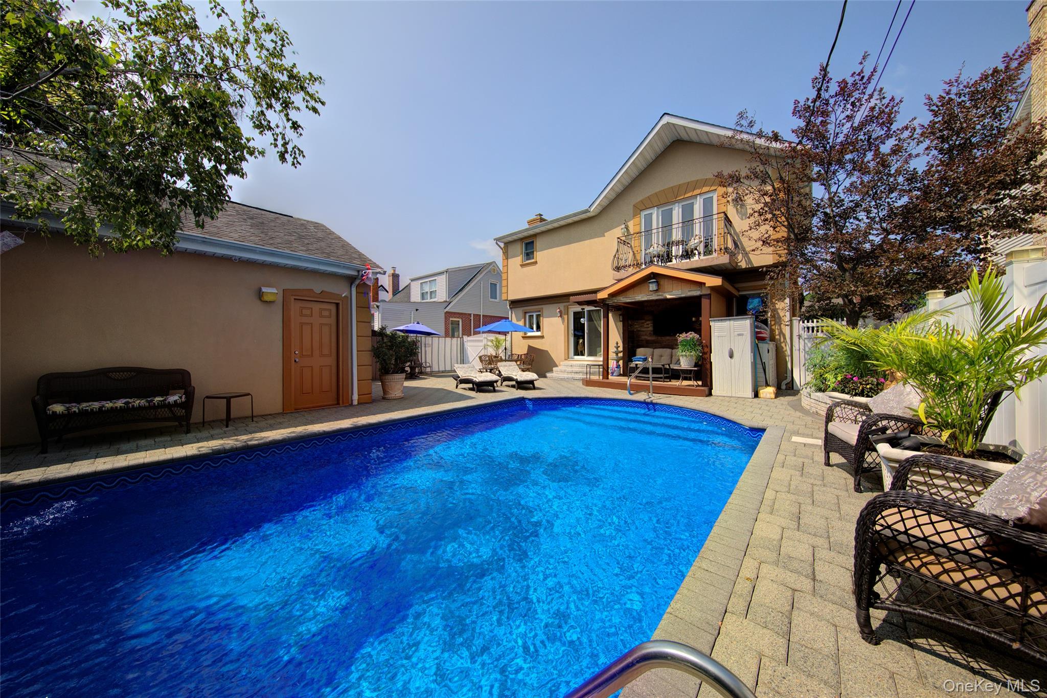 997 Glen Drive, Franklin Square, NY 11010