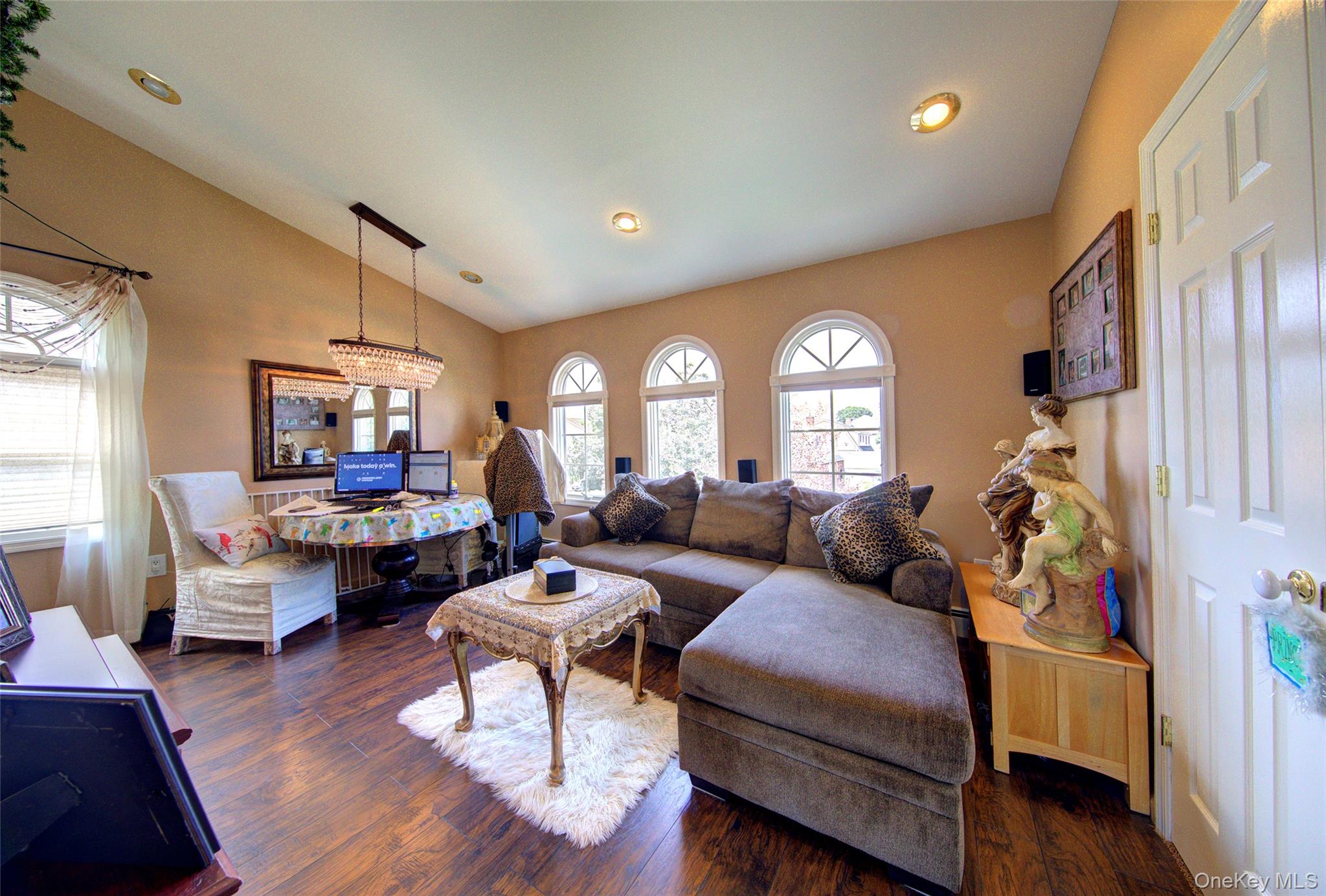 997 Glen Drive, Franklin Square, NY 11010