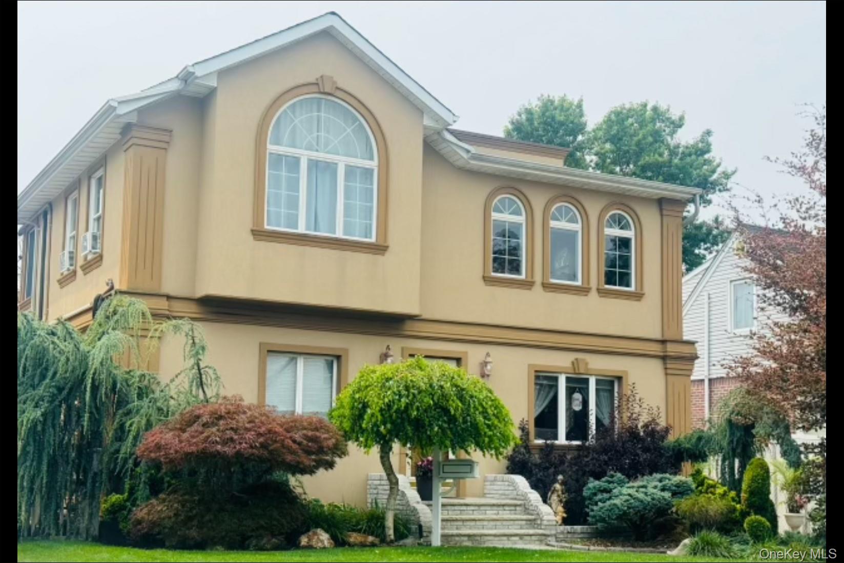 997 Glen Drive, Franklin Square, NY 11010