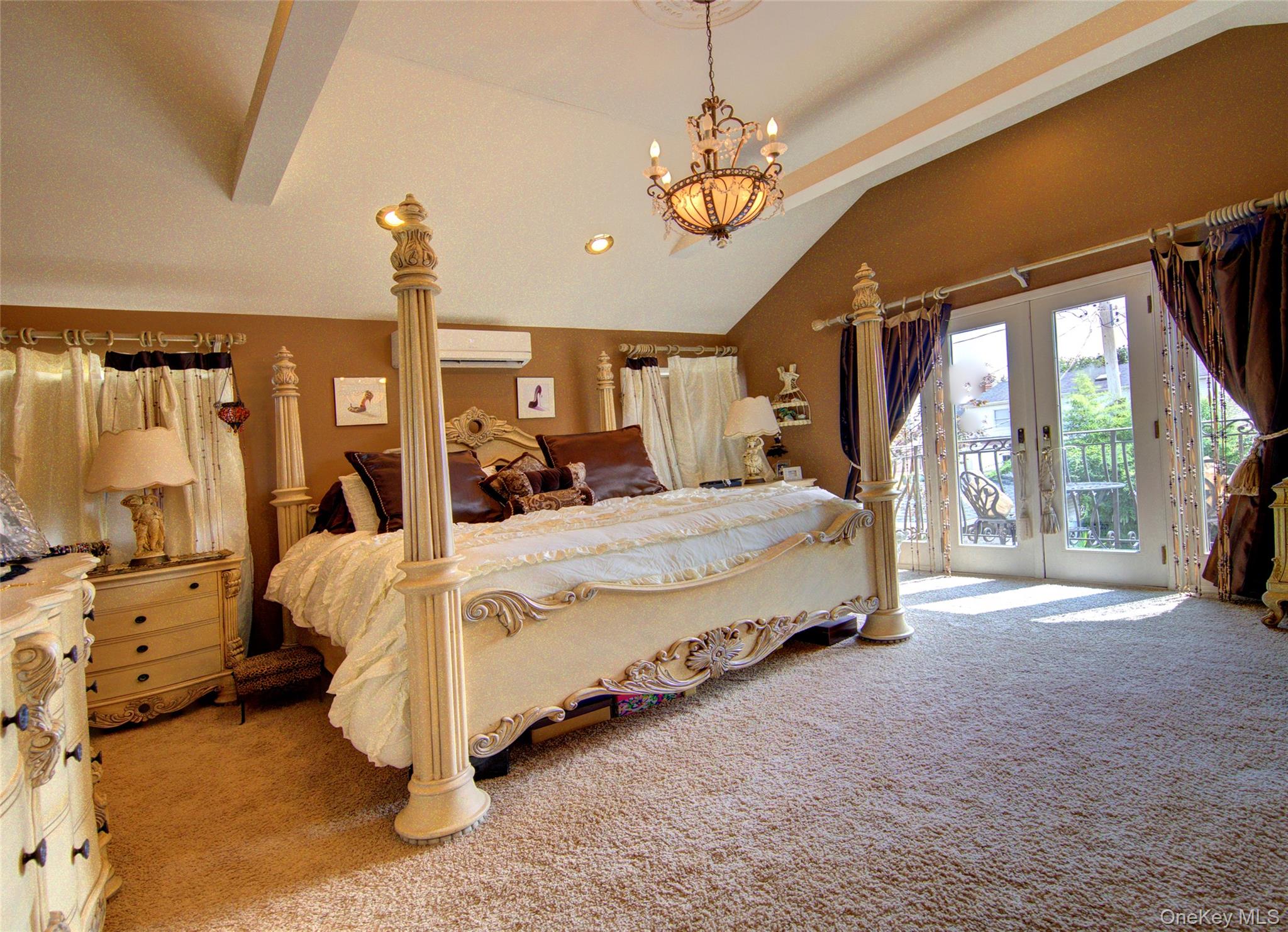 997 Glen Drive, Franklin Square, NY 11010