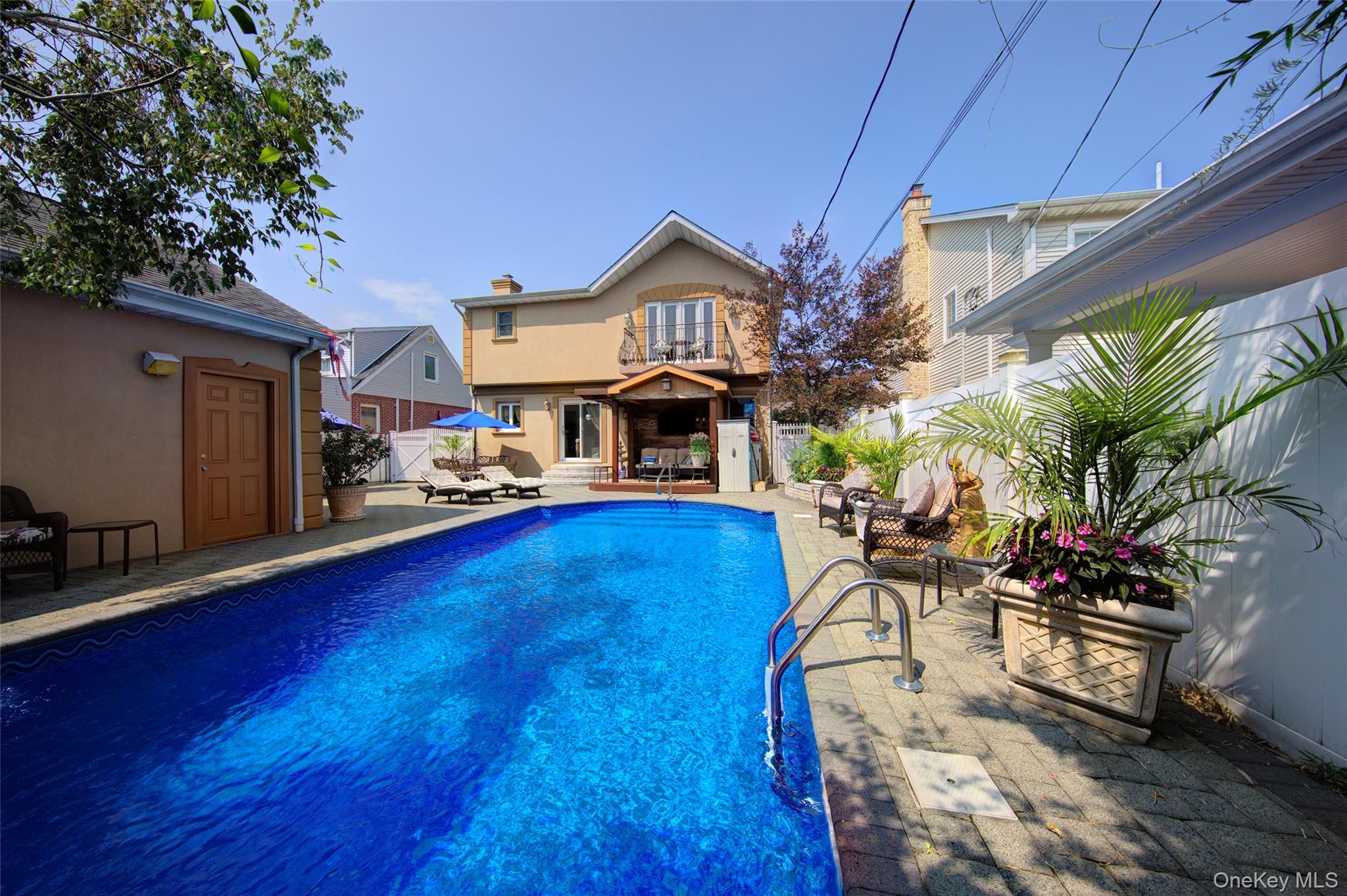 997 Glen Drive, Franklin Square, NY 11010