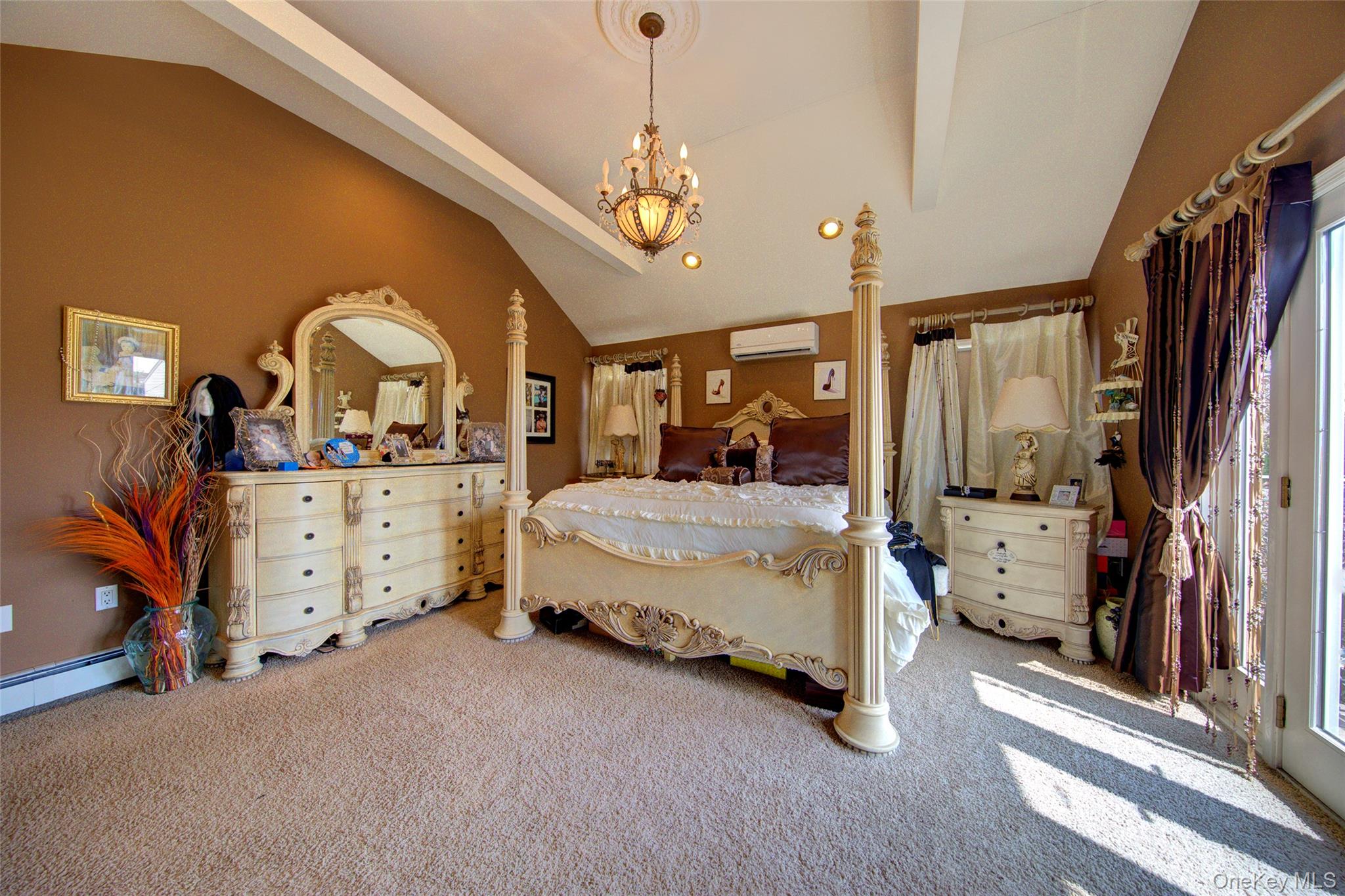 997 Glen Drive, Franklin Square, NY 11010