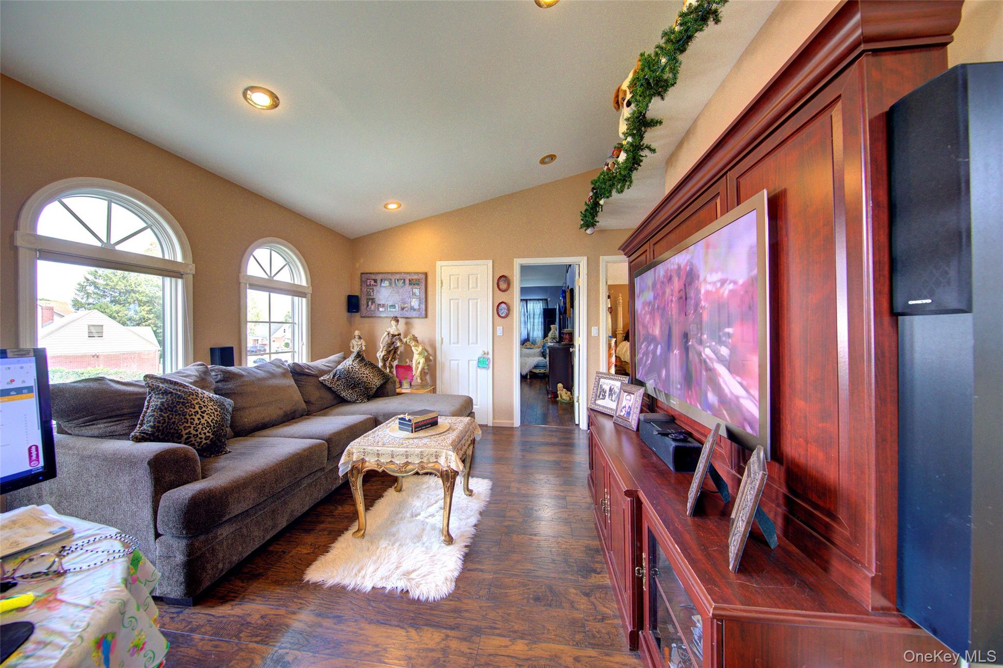 997 Glen Drive, Franklin Square, NY 11010