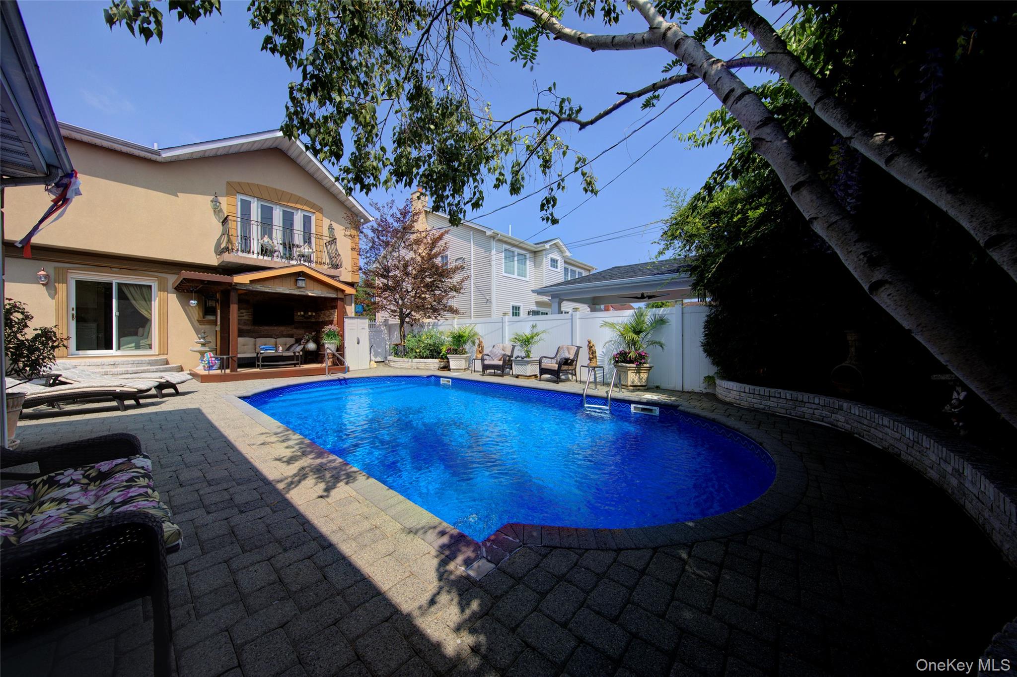 997 Glen Drive, Franklin Square, NY 11010