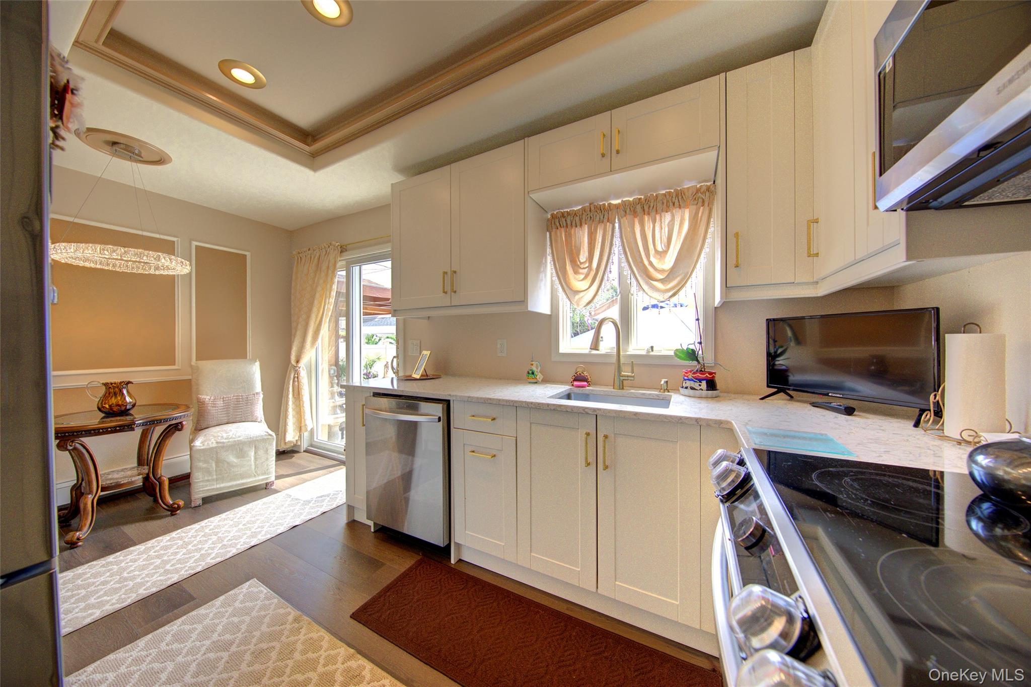 997 Glen Drive, Franklin Square, NY 11010