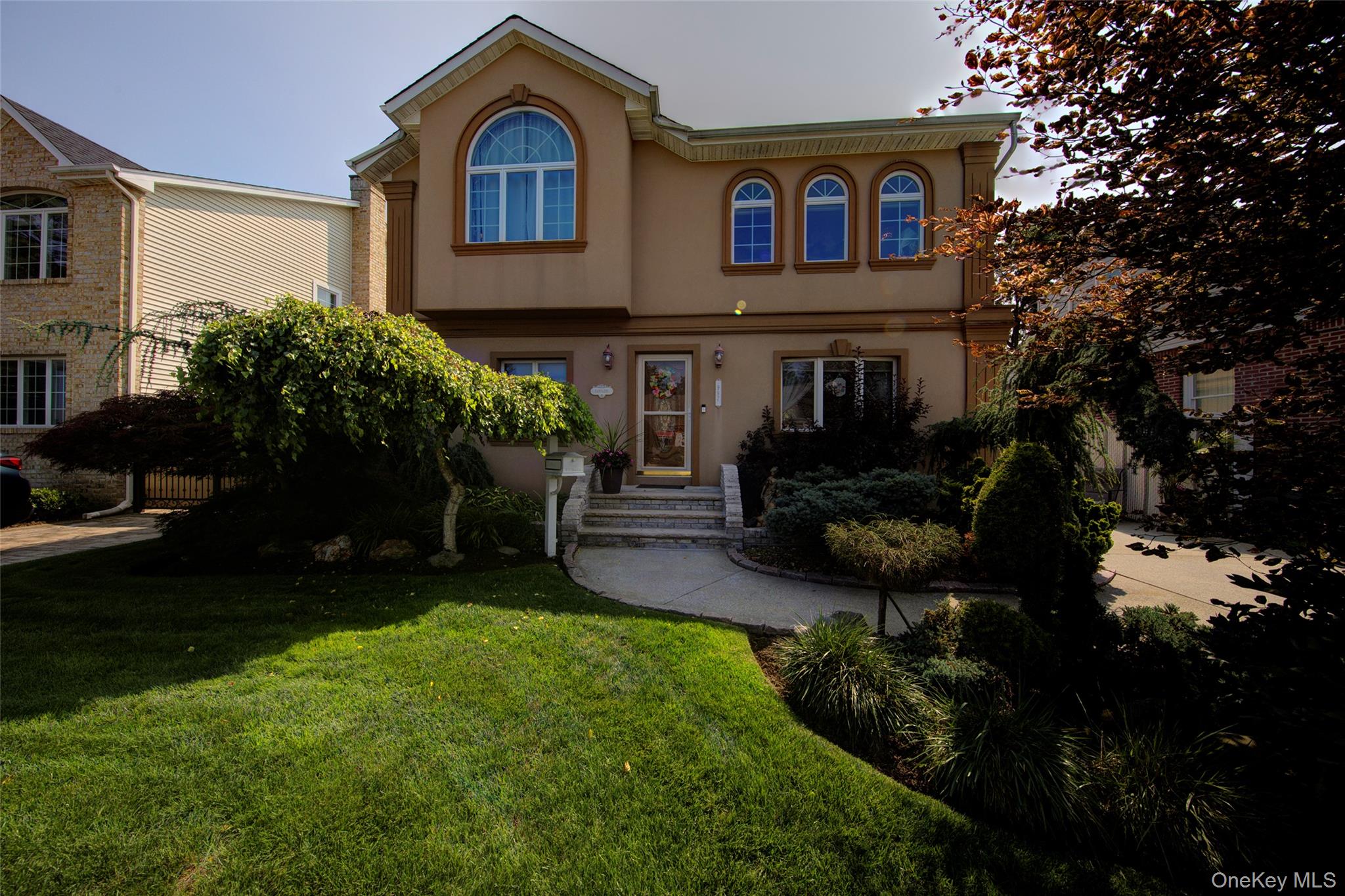 997 Glen Drive, Franklin Square, NY 11010