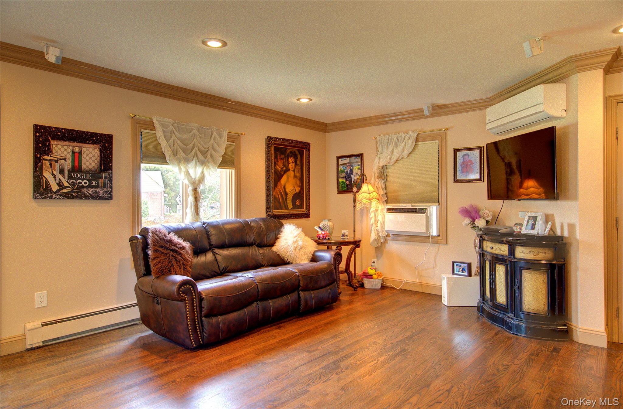 997 Glen Drive, Franklin Square, NY 11010