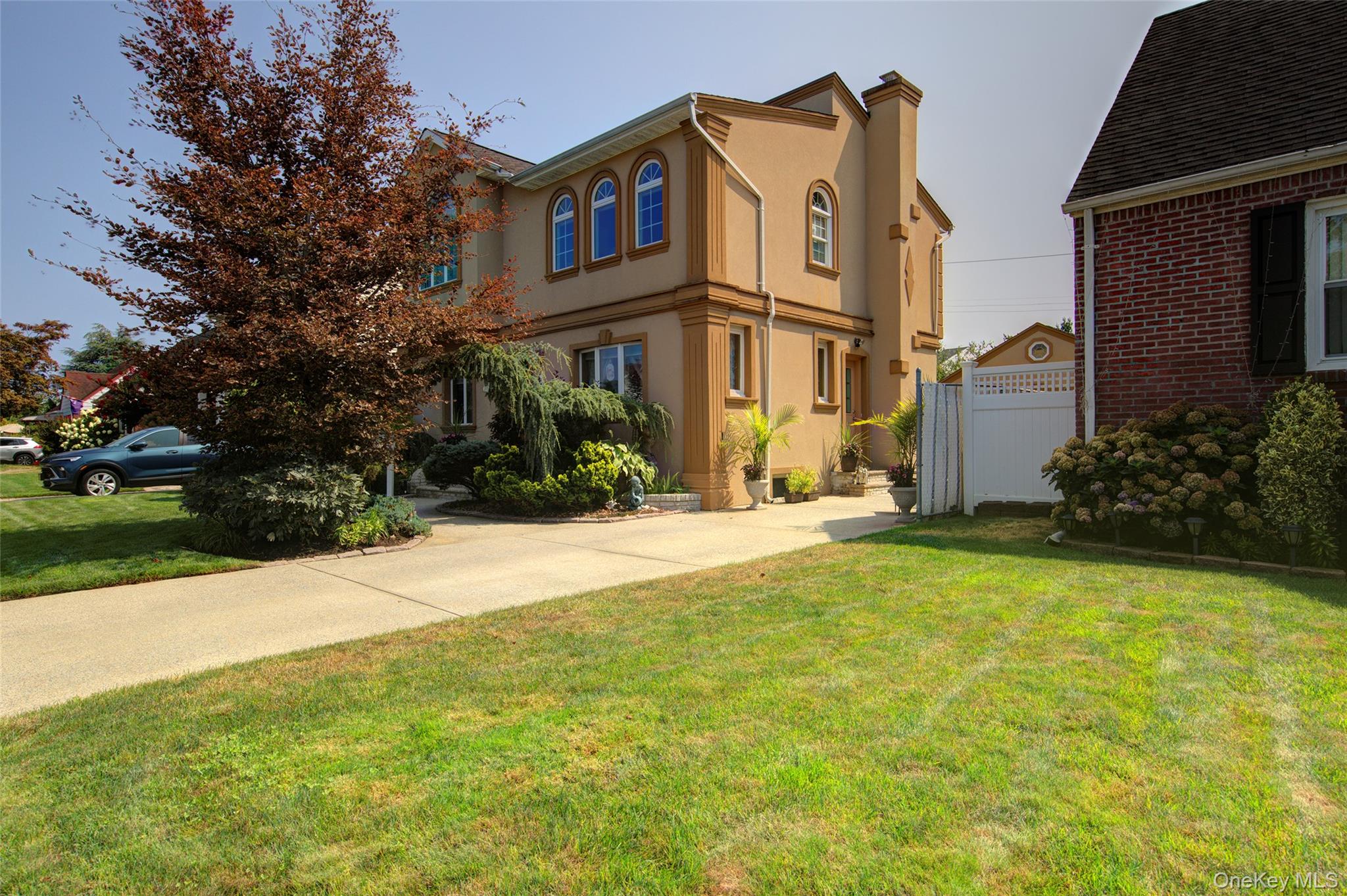 997 Glen Drive, Franklin Square, NY 11010