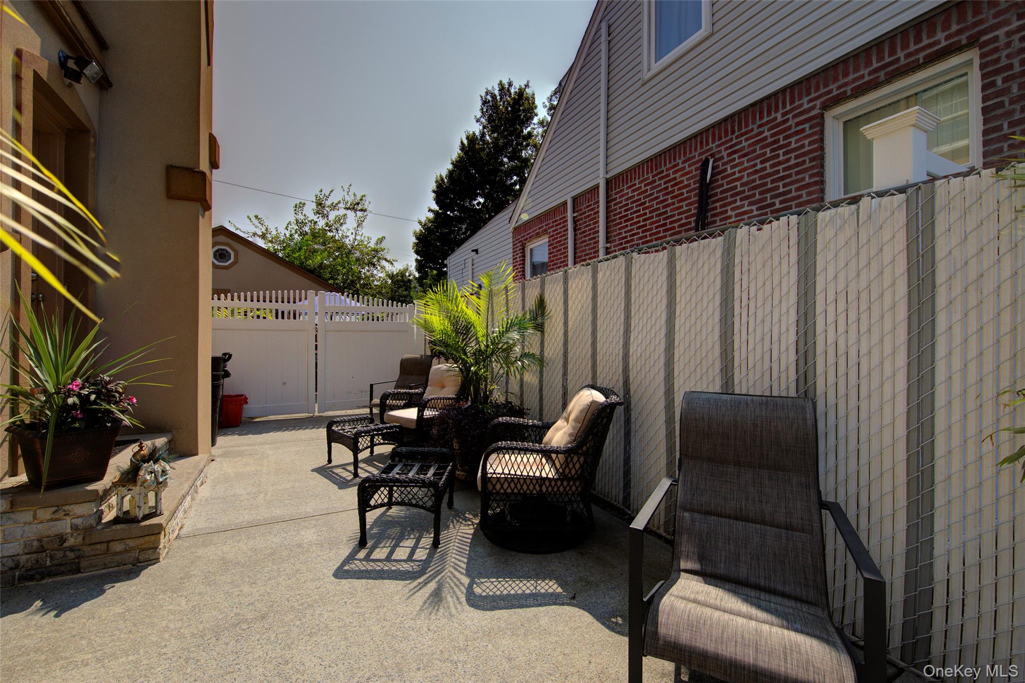 997 Glen Drive, Franklin Square, NY 11010