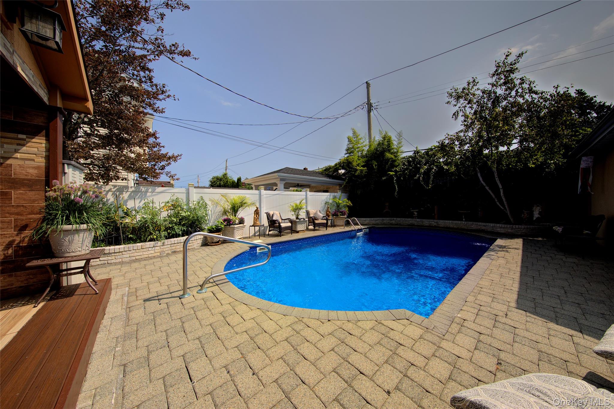 997 Glen Drive, Franklin Square, NY 11010