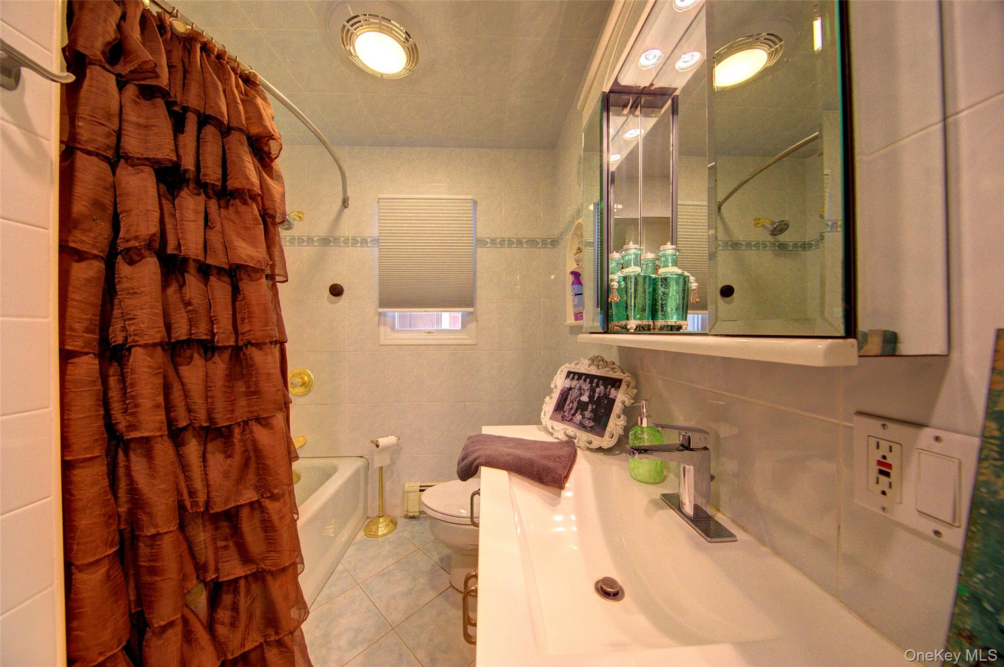 997 Glen Drive, Franklin Square, NY 11010