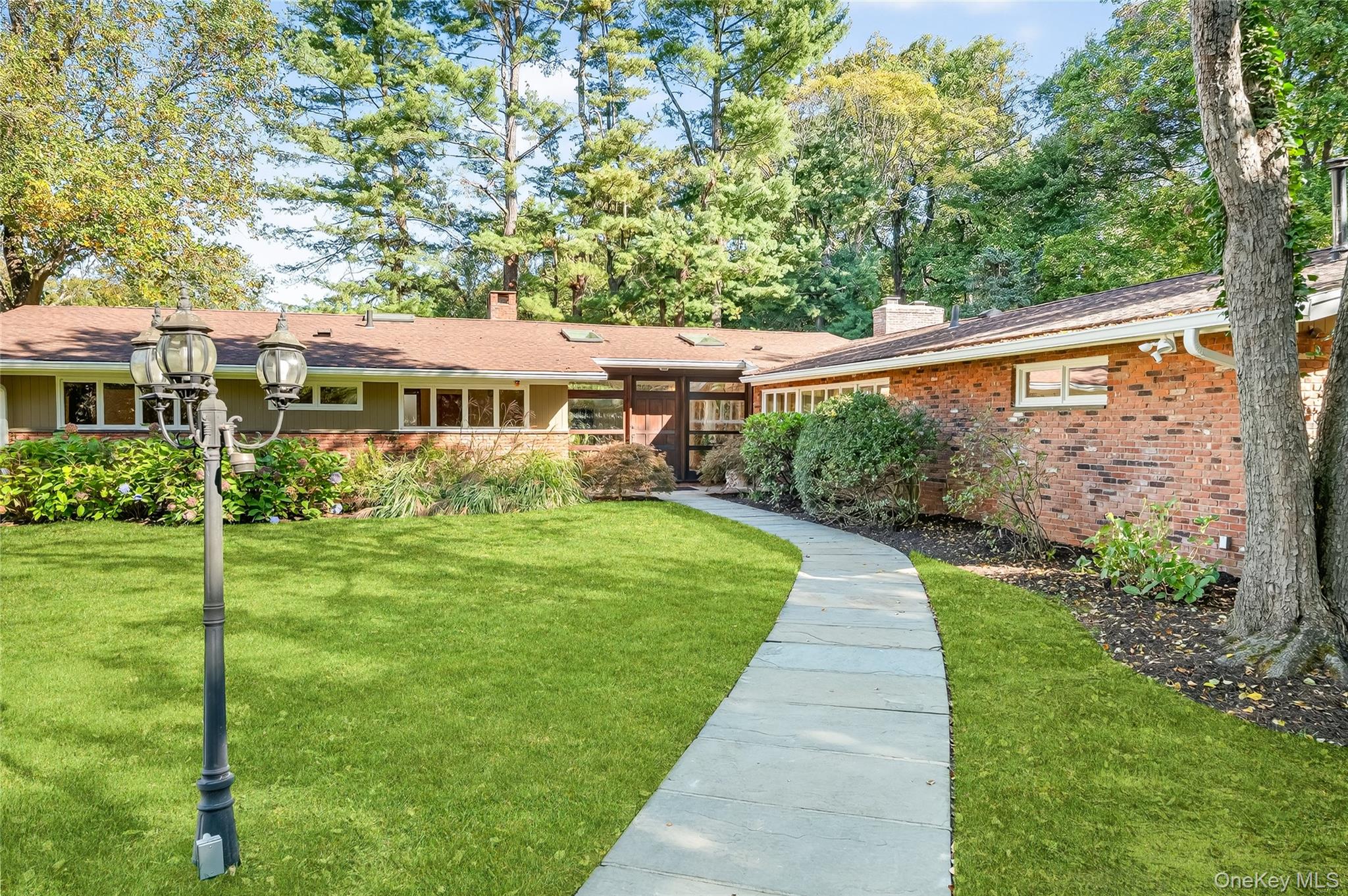 10 Barnaby Lane, Hartsdale, NY 10530