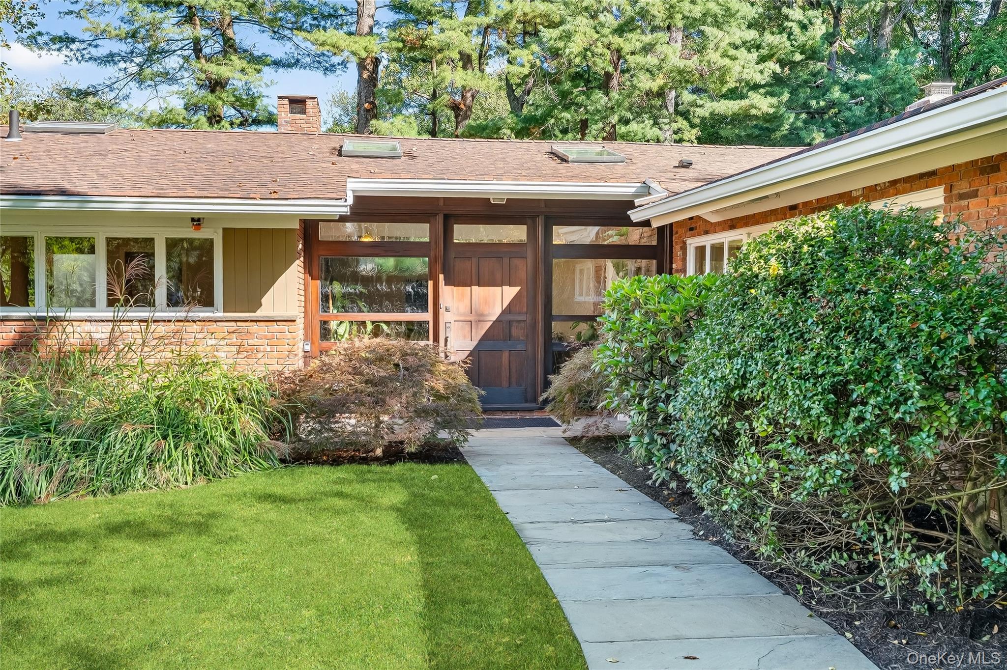 10 Barnaby Lane, Hartsdale, NY 10530