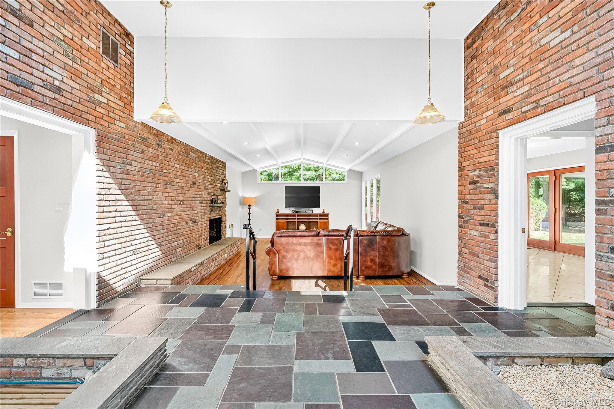 10 Barnaby Lane, Hartsdale, NY 10530