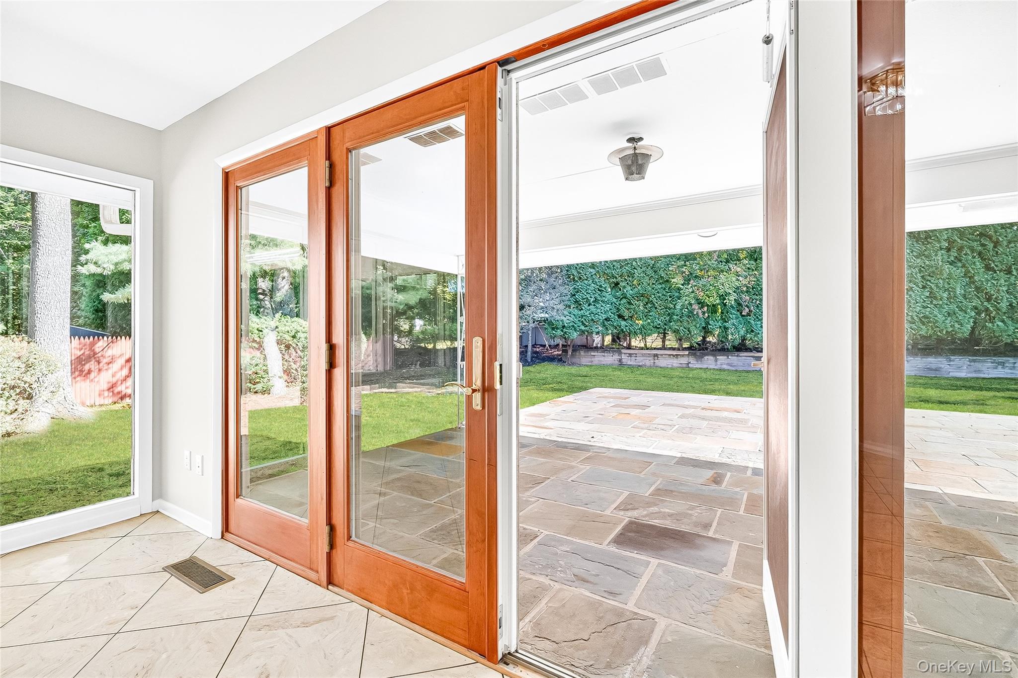 10 Barnaby Lane, Hartsdale, NY 10530