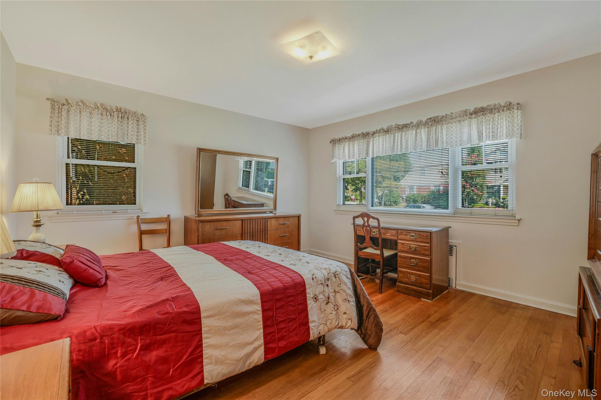 908 6th Avenue, New Hyde Park, NY 11040