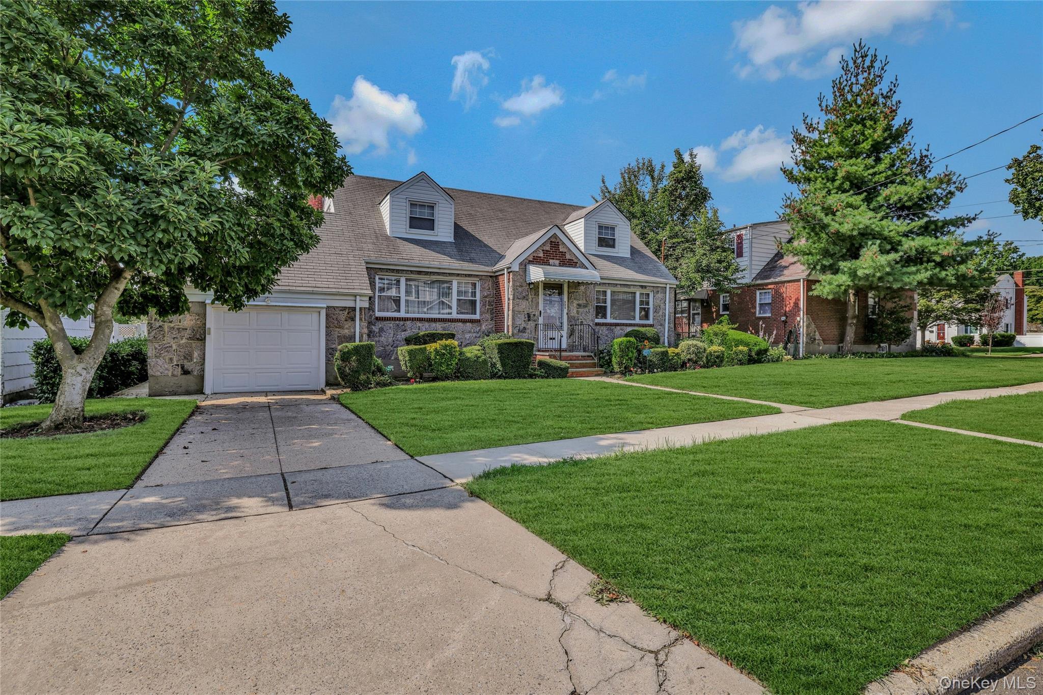 908 6th Avenue, New Hyde Park, NY 11040