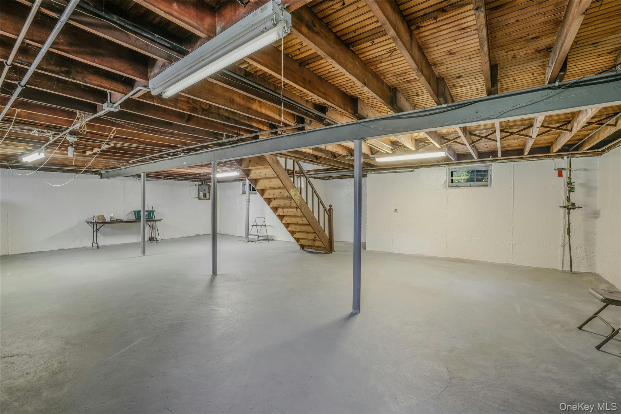 908 6th Avenue, New Hyde Park, NY 11040