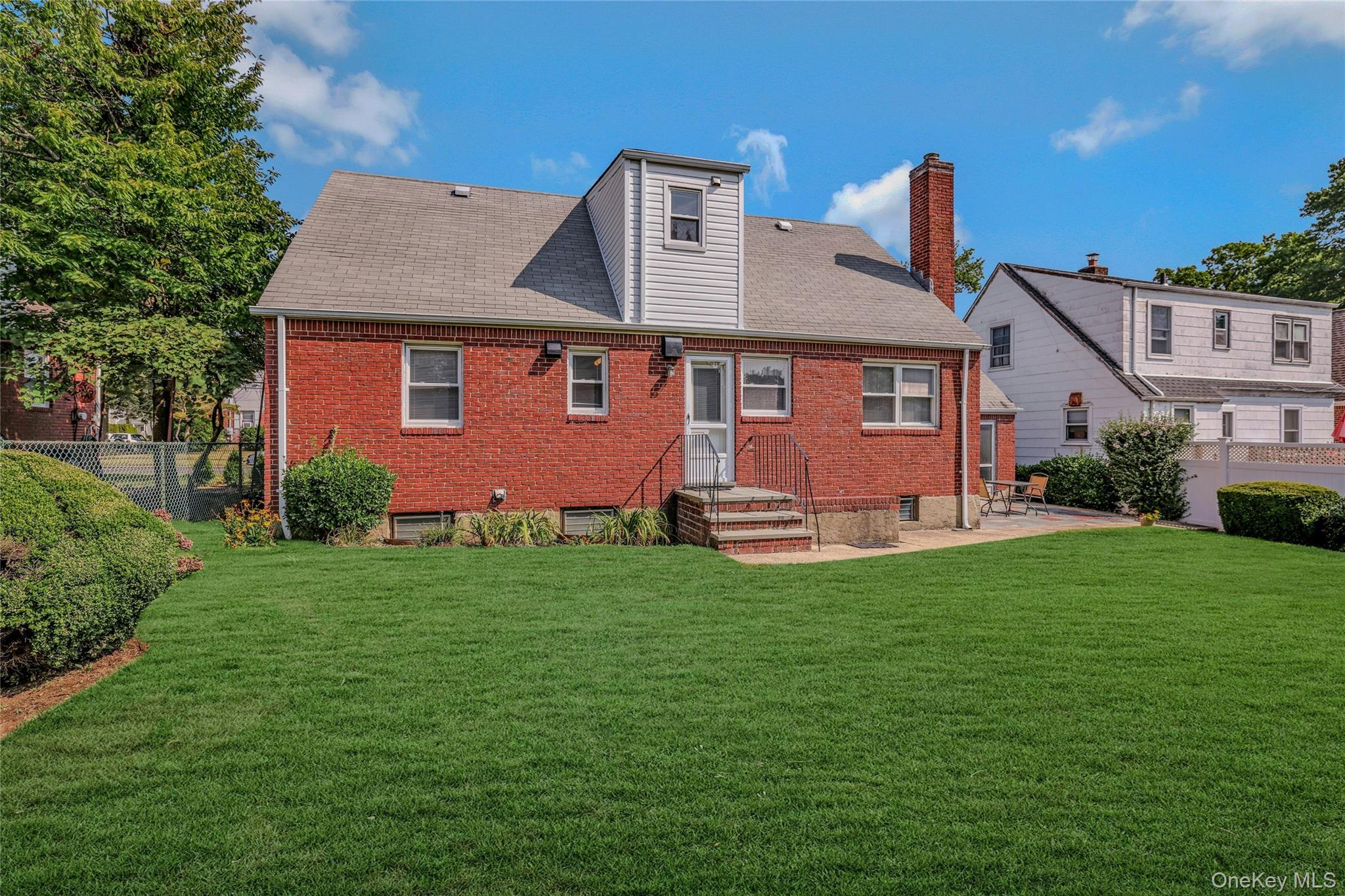 908 6th Avenue, New Hyde Park, NY 11040