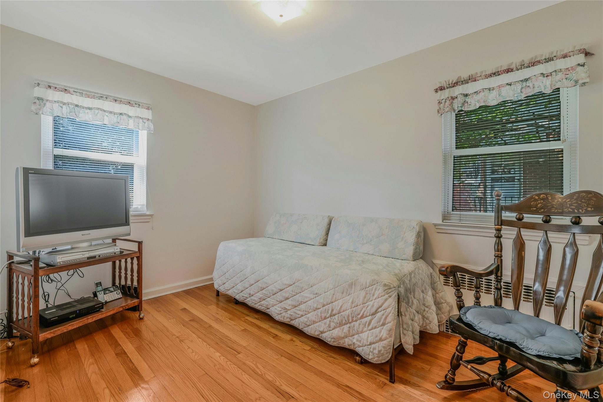 908 6th Avenue, New Hyde Park, NY 11040