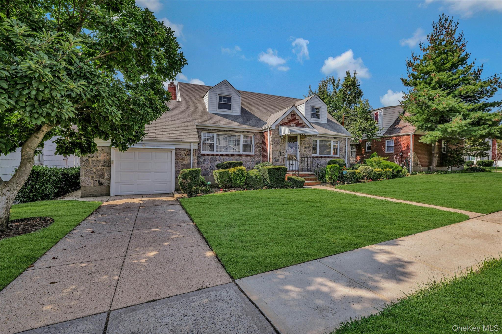 908 6th Avenue, New Hyde Park, NY 11040