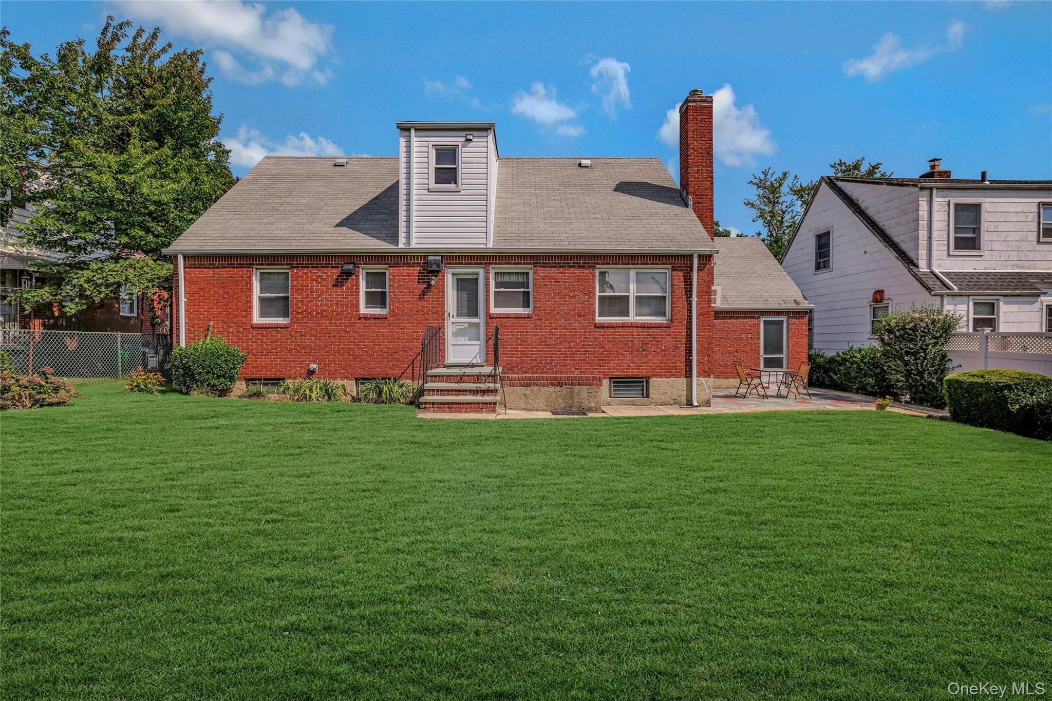 908 6th Avenue, New Hyde Park, NY 11040