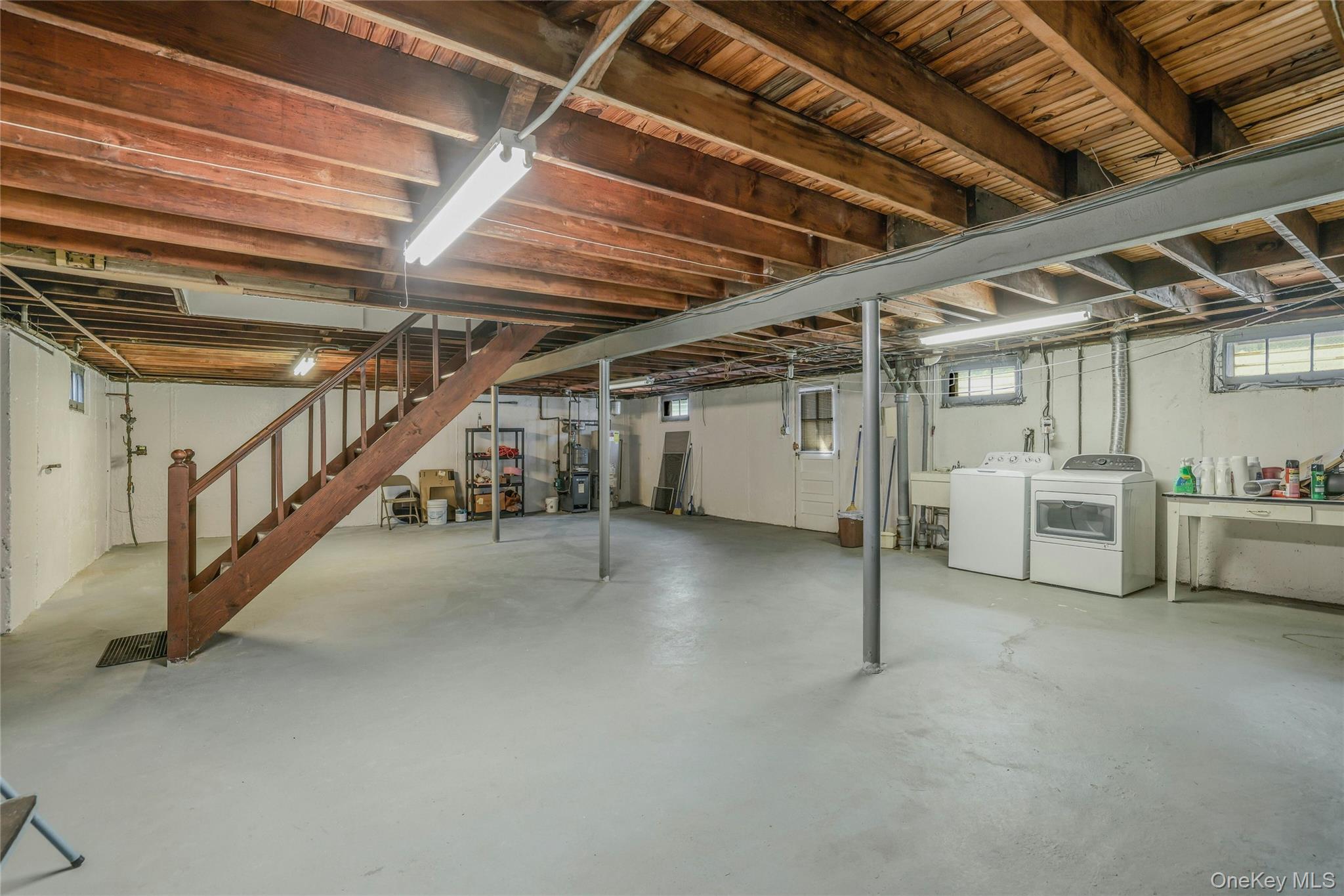 908 6th Avenue, New Hyde Park, NY 11040