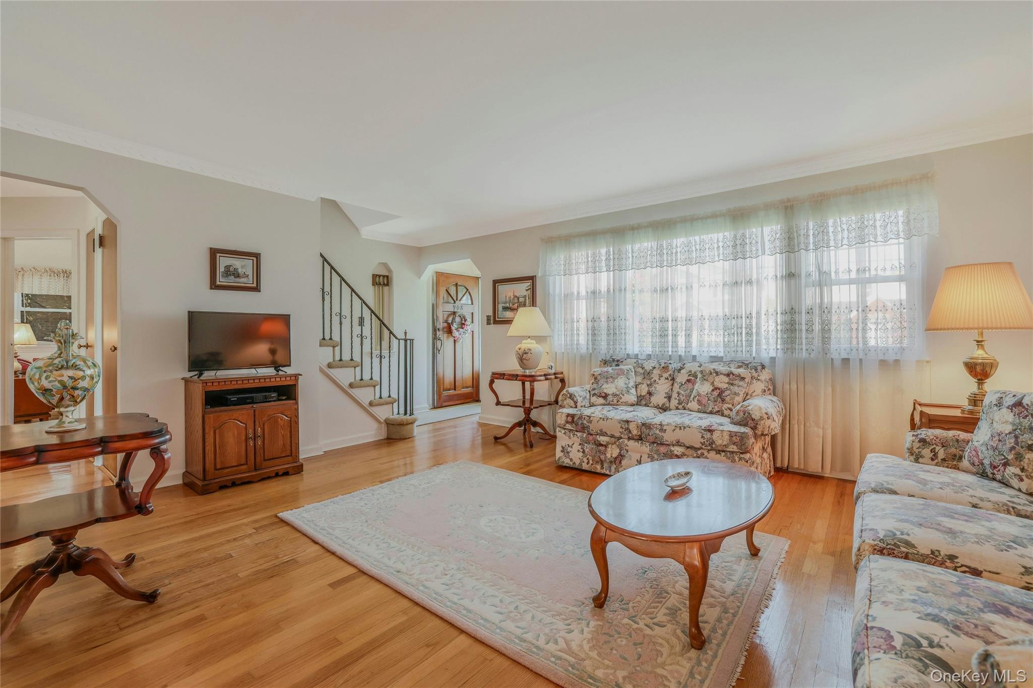 908 6th Avenue, New Hyde Park, NY 11040