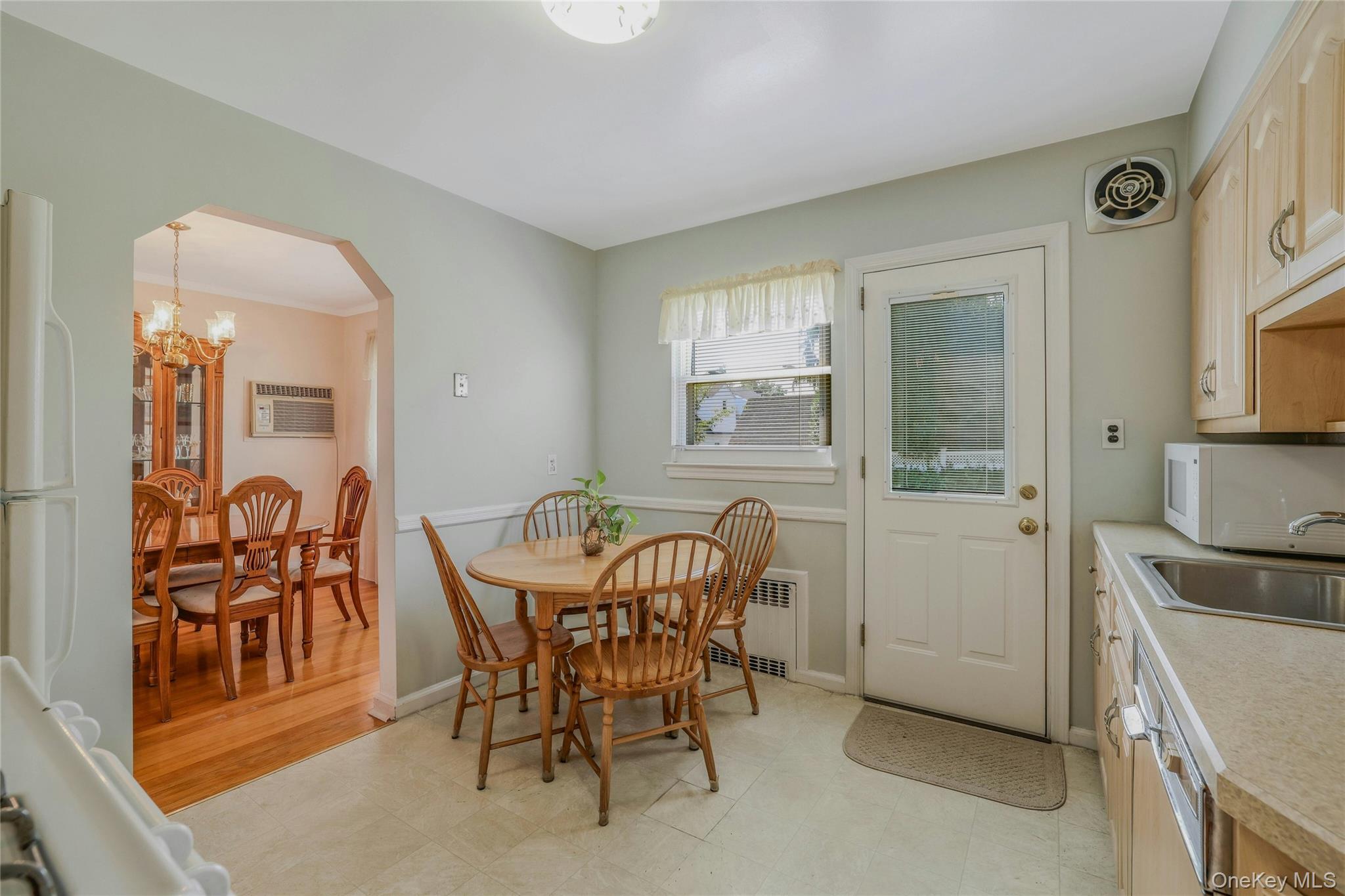 908 6th Avenue, New Hyde Park, NY 11040