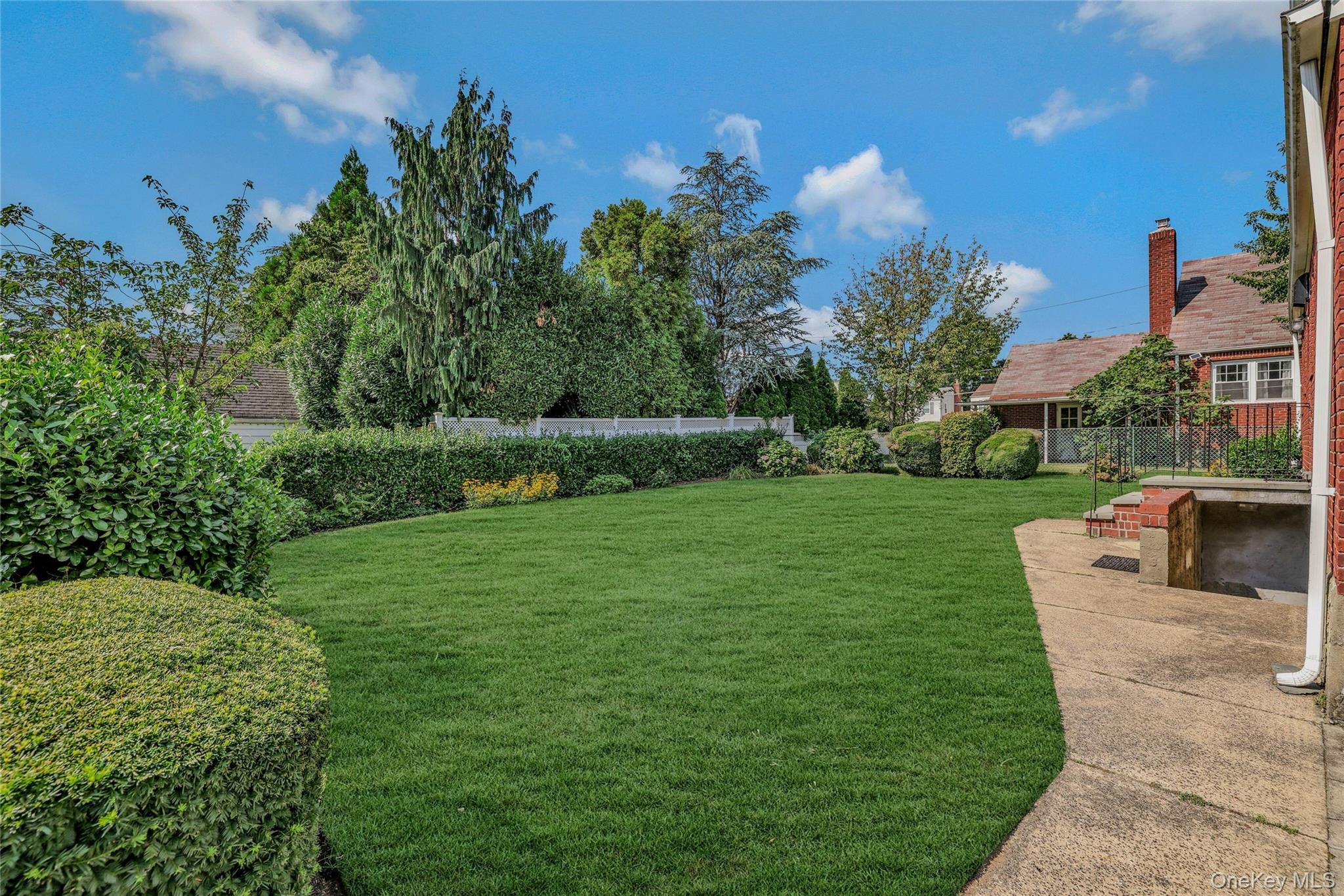 908 6th Avenue, New Hyde Park, NY 11040