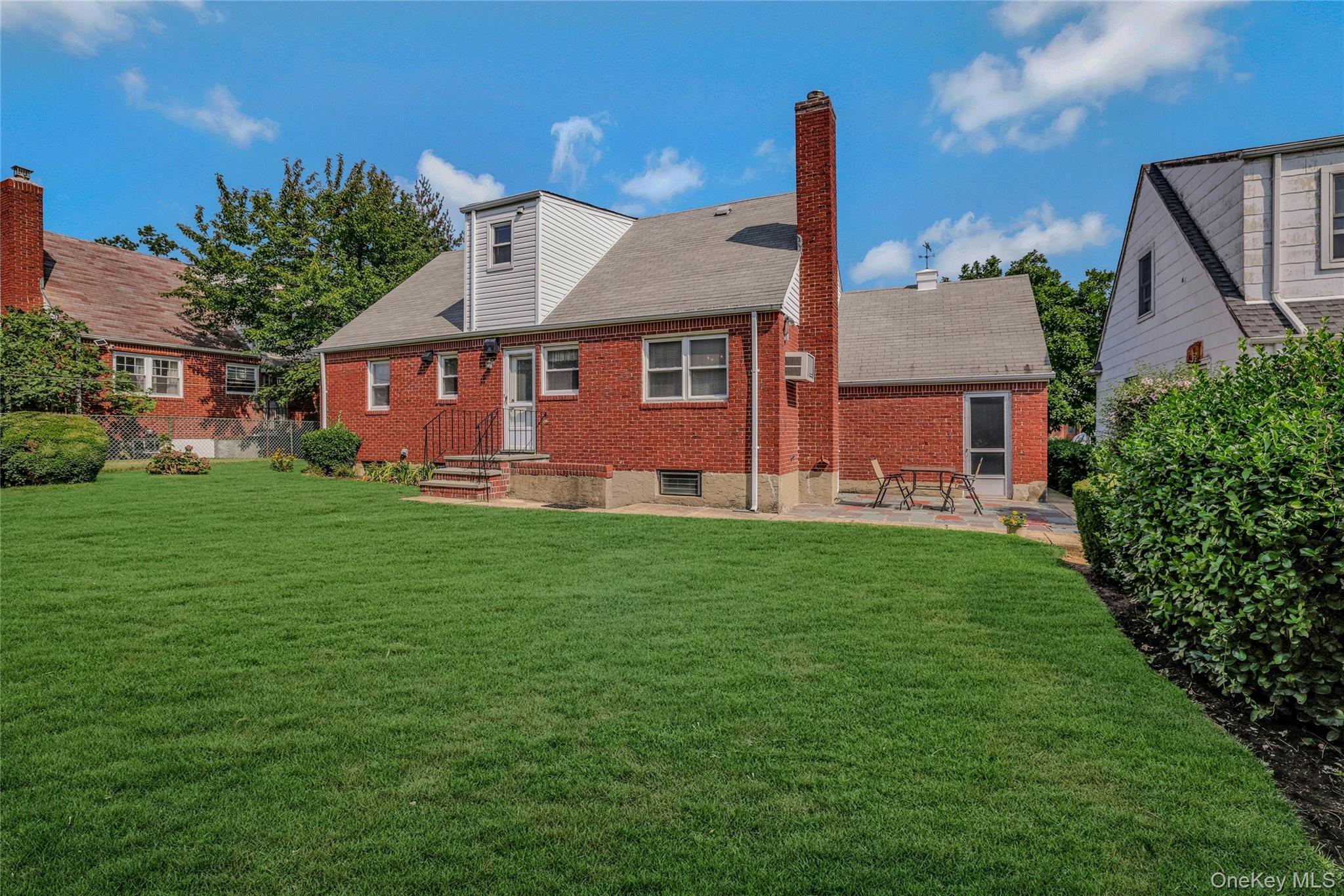 908 6th Avenue, New Hyde Park, NY 11040