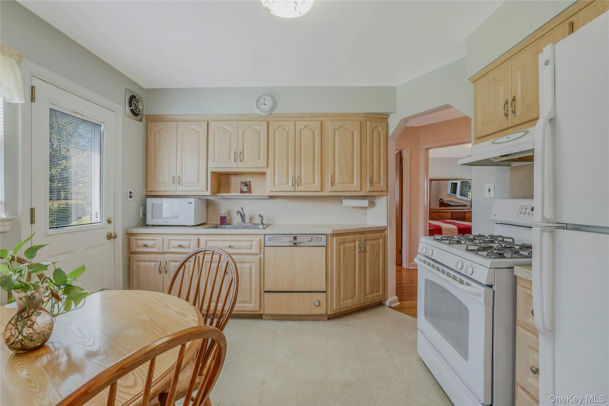 908 6th Avenue, New Hyde Park, NY 11040